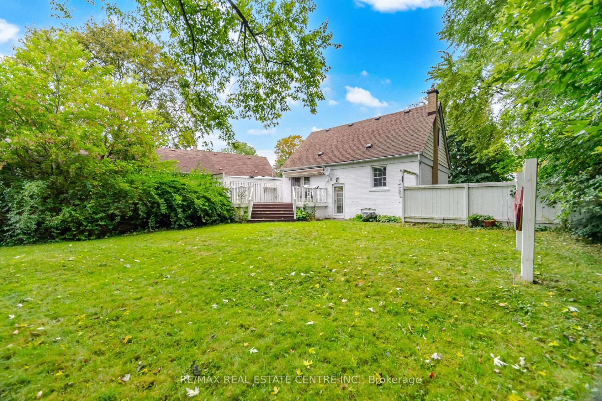 Photo 48 of 4 Lincoln Crescent, Guelph, St. George's — HOMEH