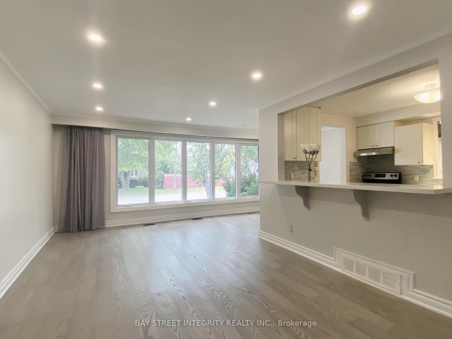 Photo 2 of 207 Maple Avenue, Richmond Hill, Harding — HOMEH