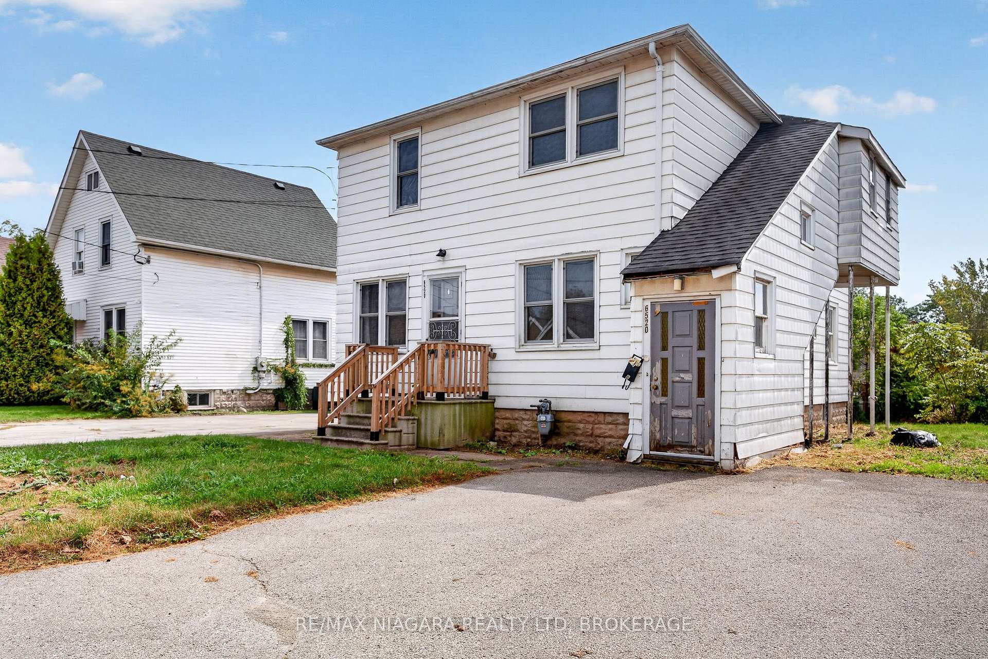 Photo 2 of 6520 Barker Street, Niagara Falls, Dorchester — HOMEH