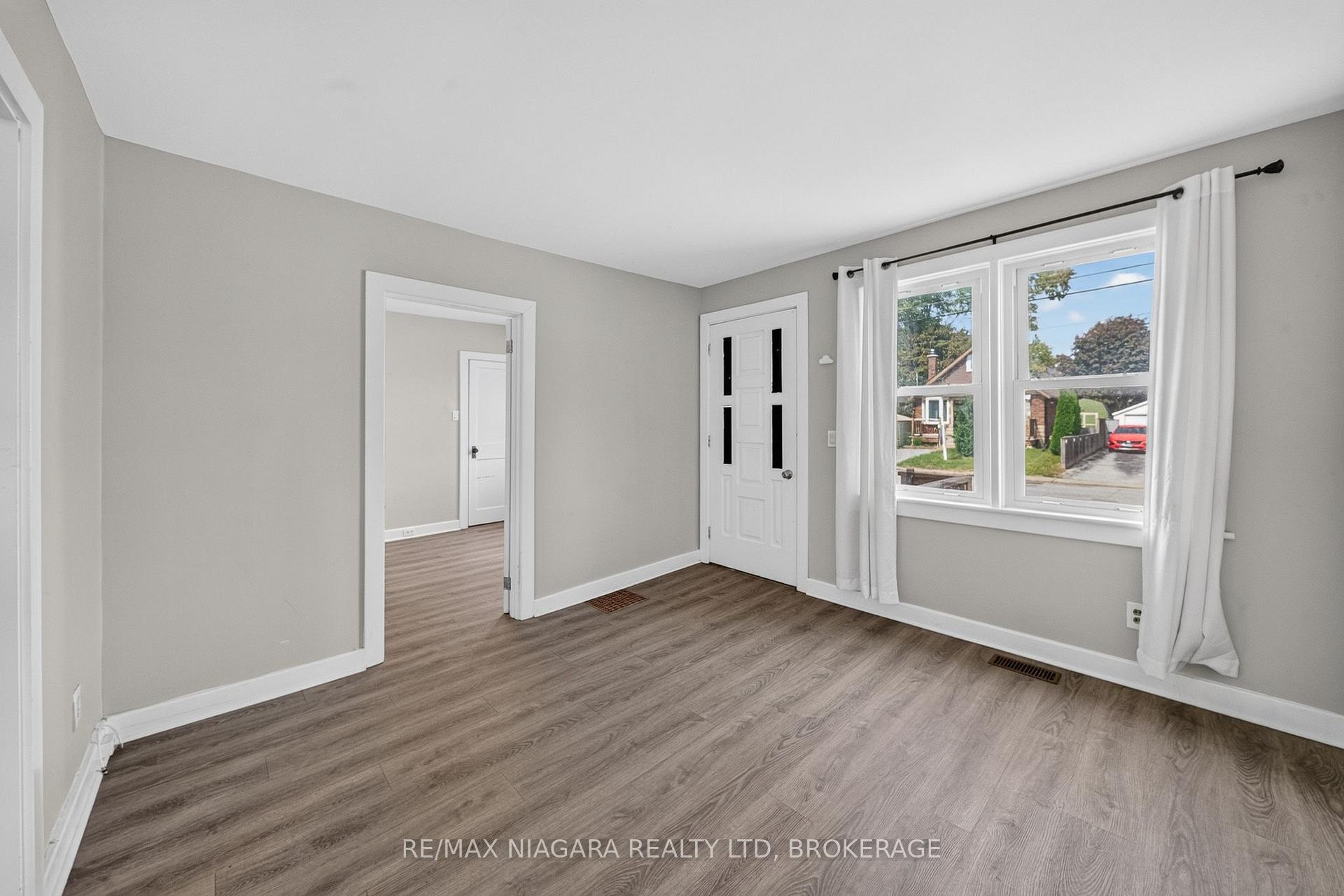 Photo 9 of 6520 Barker Street, Niagara Falls, Dorchester — HOMEH