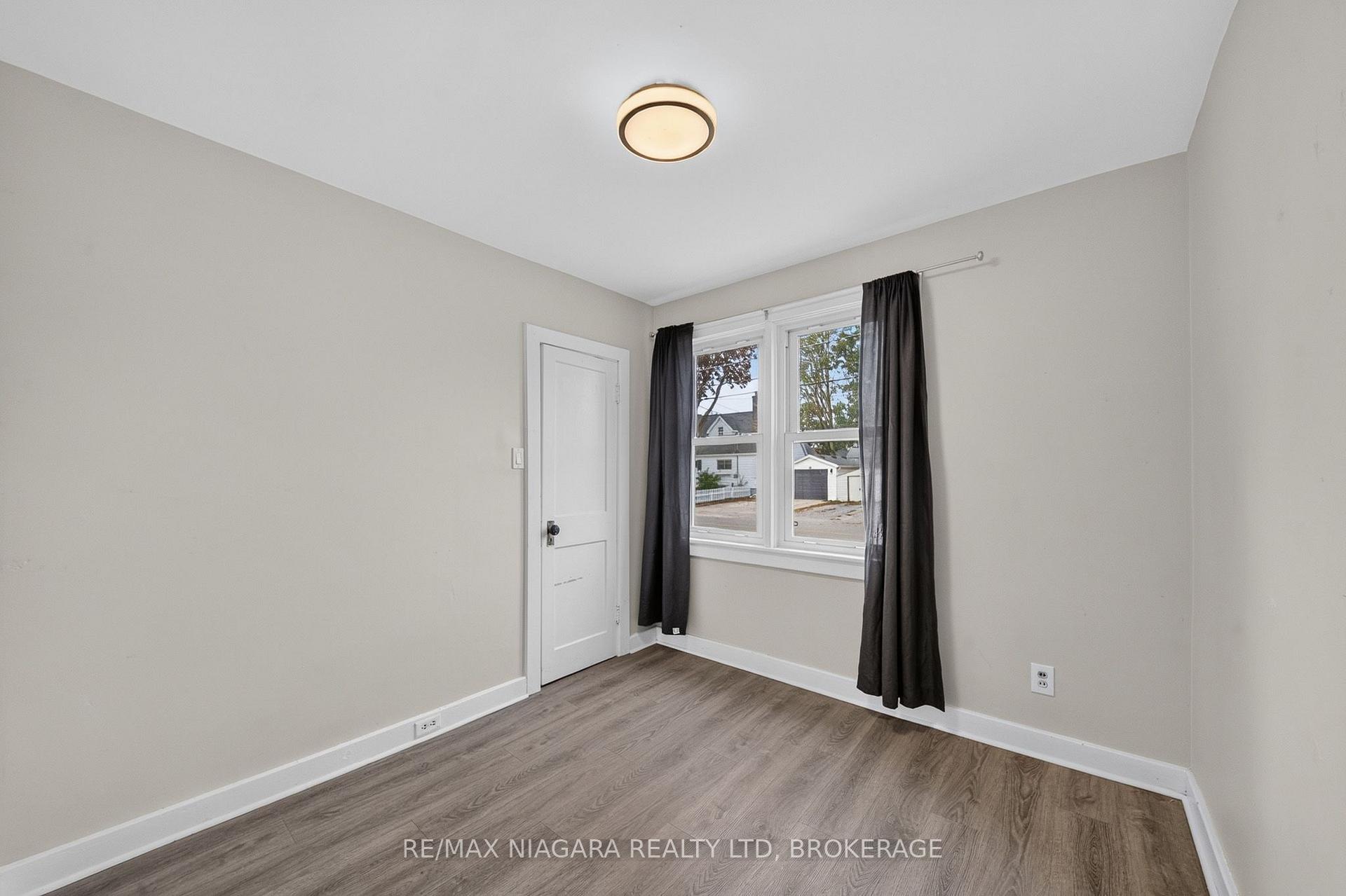 Photo 12 of 6520 Barker Street, Niagara Falls, Dorchester — HOMEH