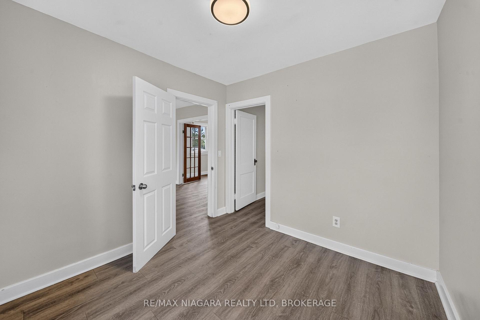 Photo 13 of 6520 Barker Street, Niagara Falls, Dorchester — HOMEH