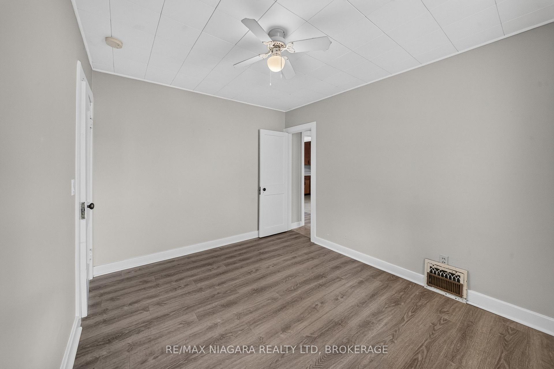 Photo 17 of 6520 Barker Street, Niagara Falls, Dorchester — HOMEH