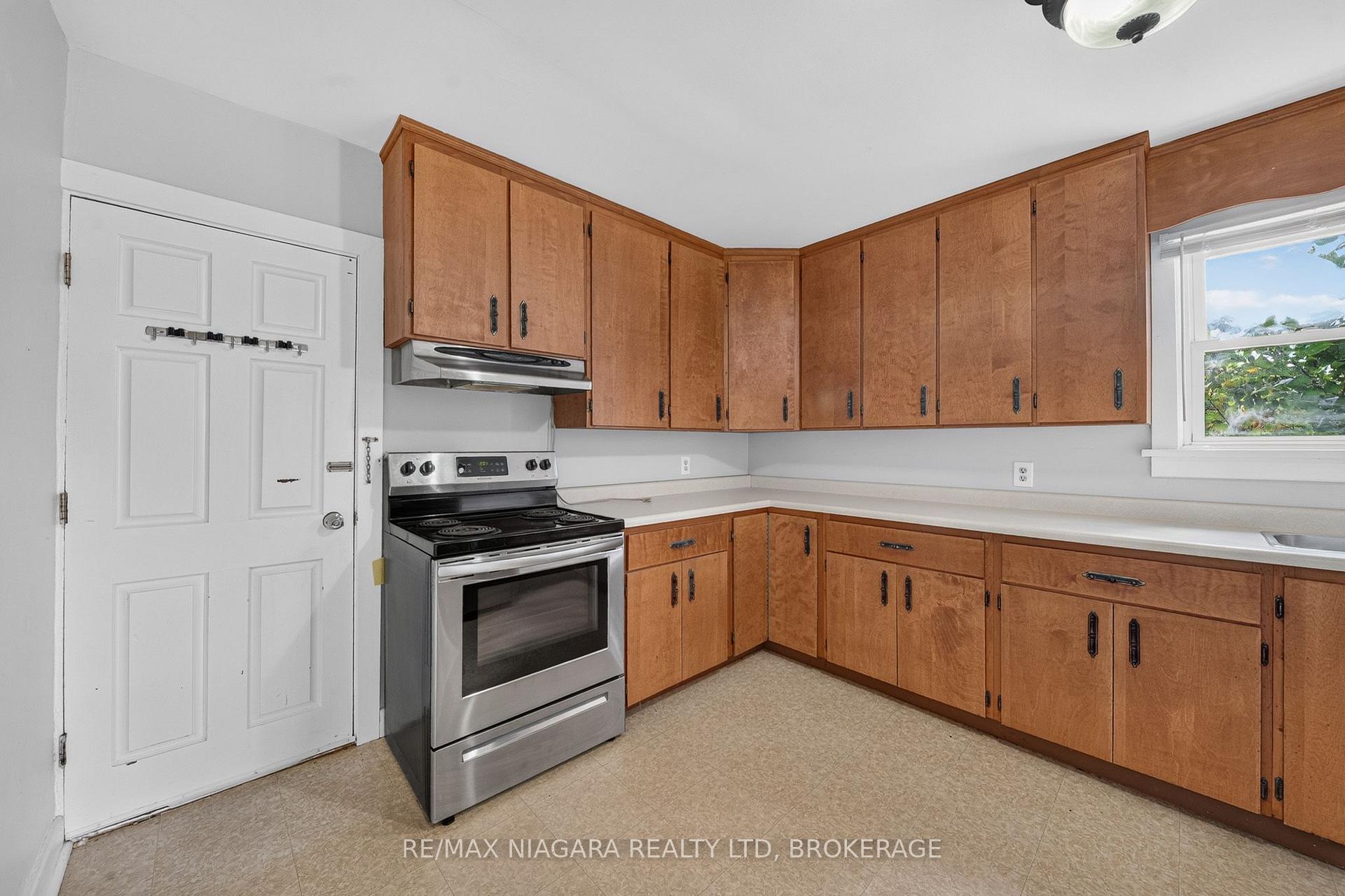 Photo 20 of 6520 Barker Street, Niagara Falls, Dorchester — HOMEH