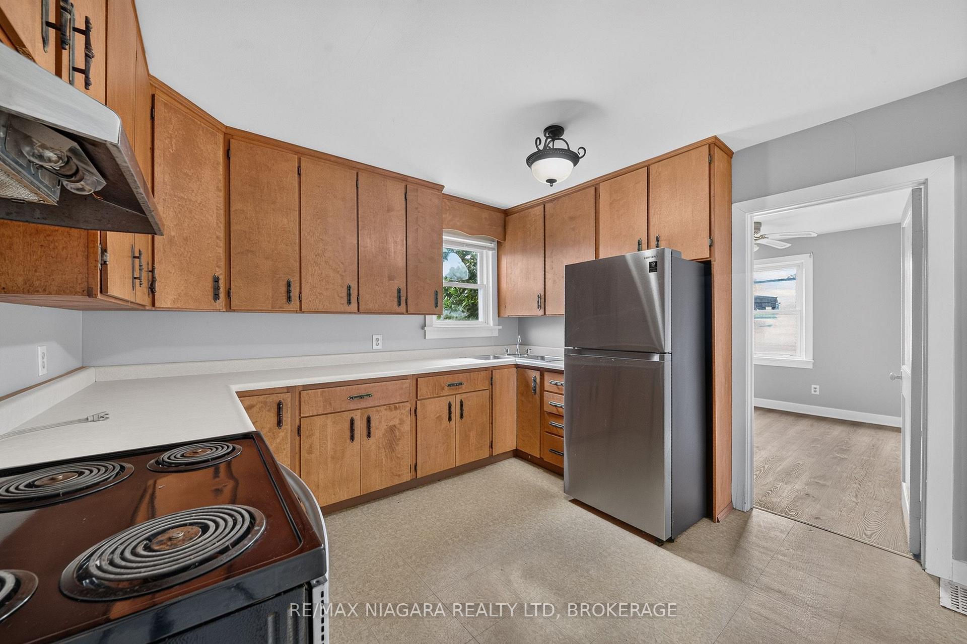 Photo 21 of 6520 Barker Street, Niagara Falls, Dorchester — HOMEH