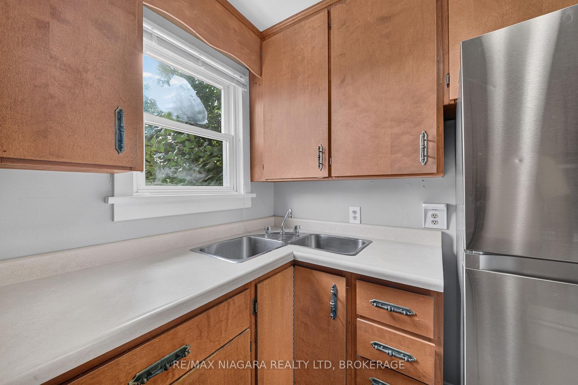 Photo 22 of 6520 Barker Street, Niagara Falls, Dorchester — HOMEH