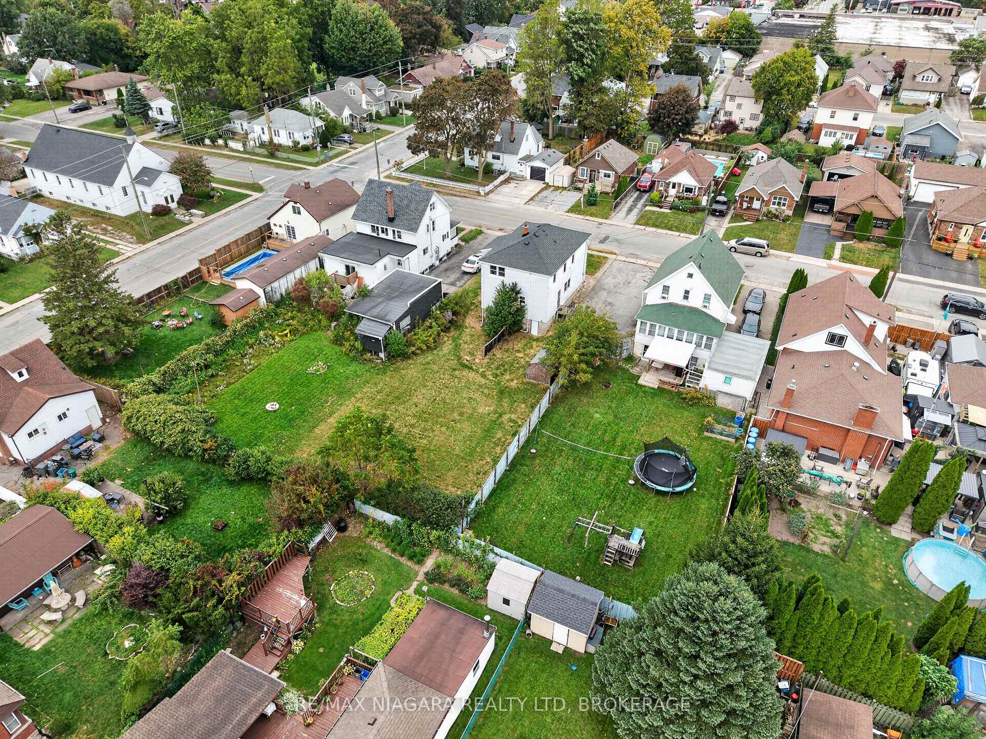 Photo 43 of 6520 Barker Street, Niagara Falls, Dorchester — HOMEH