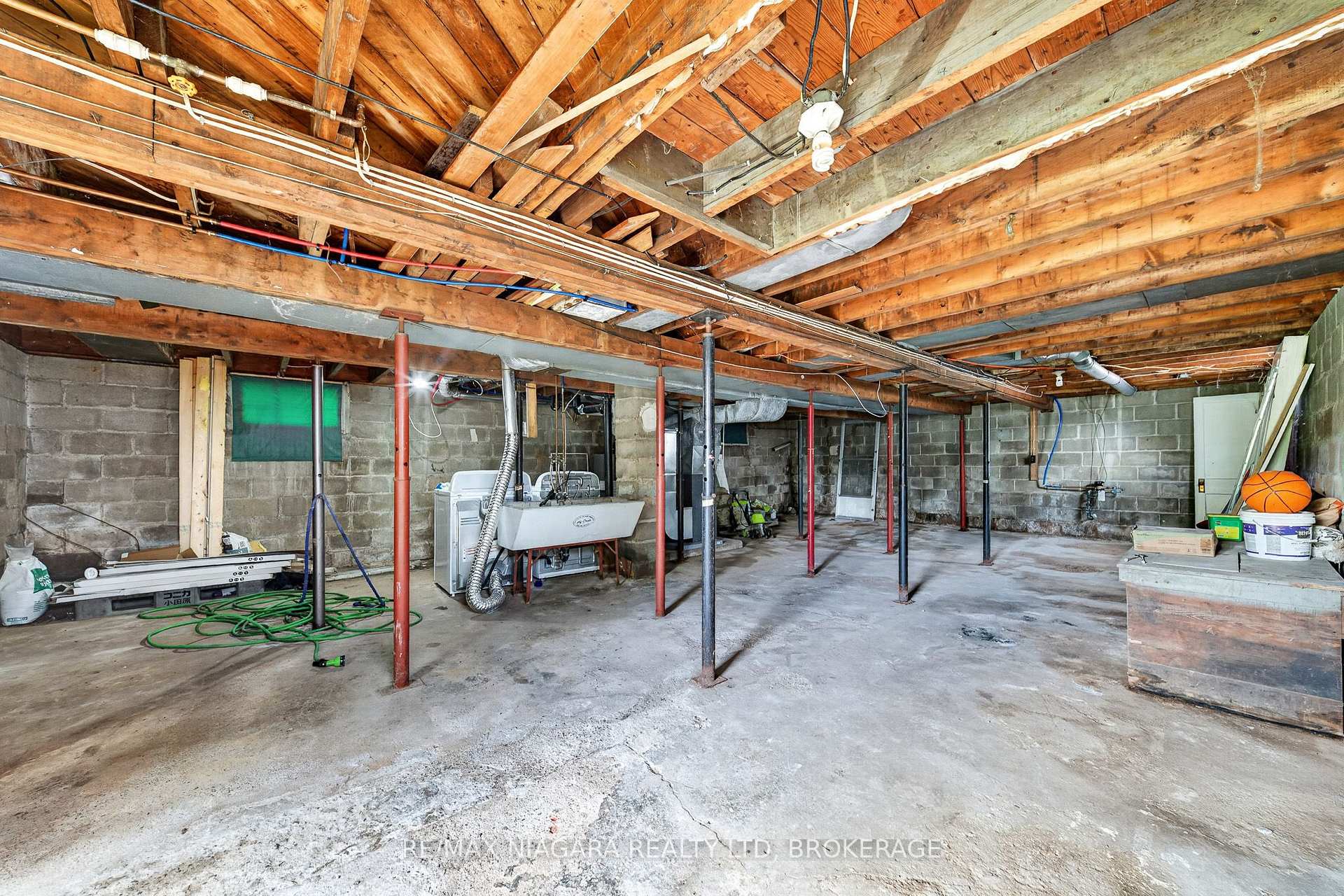 Photo 45 of 6520 Barker Street, Niagara Falls, Dorchester — HOMEH