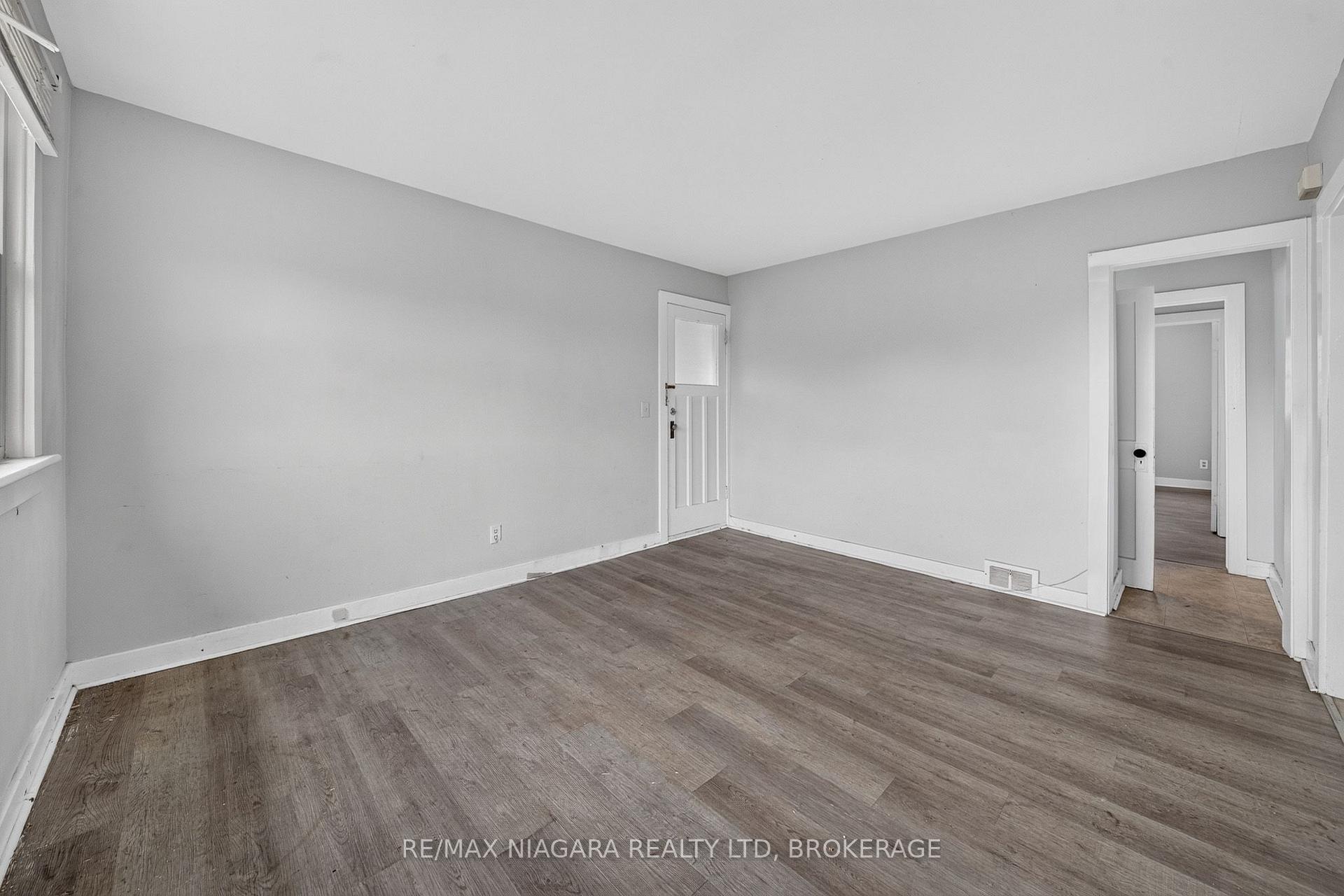 Photo 32 of 6520 Barker Street, Niagara Falls, Dorchester — HOMEH