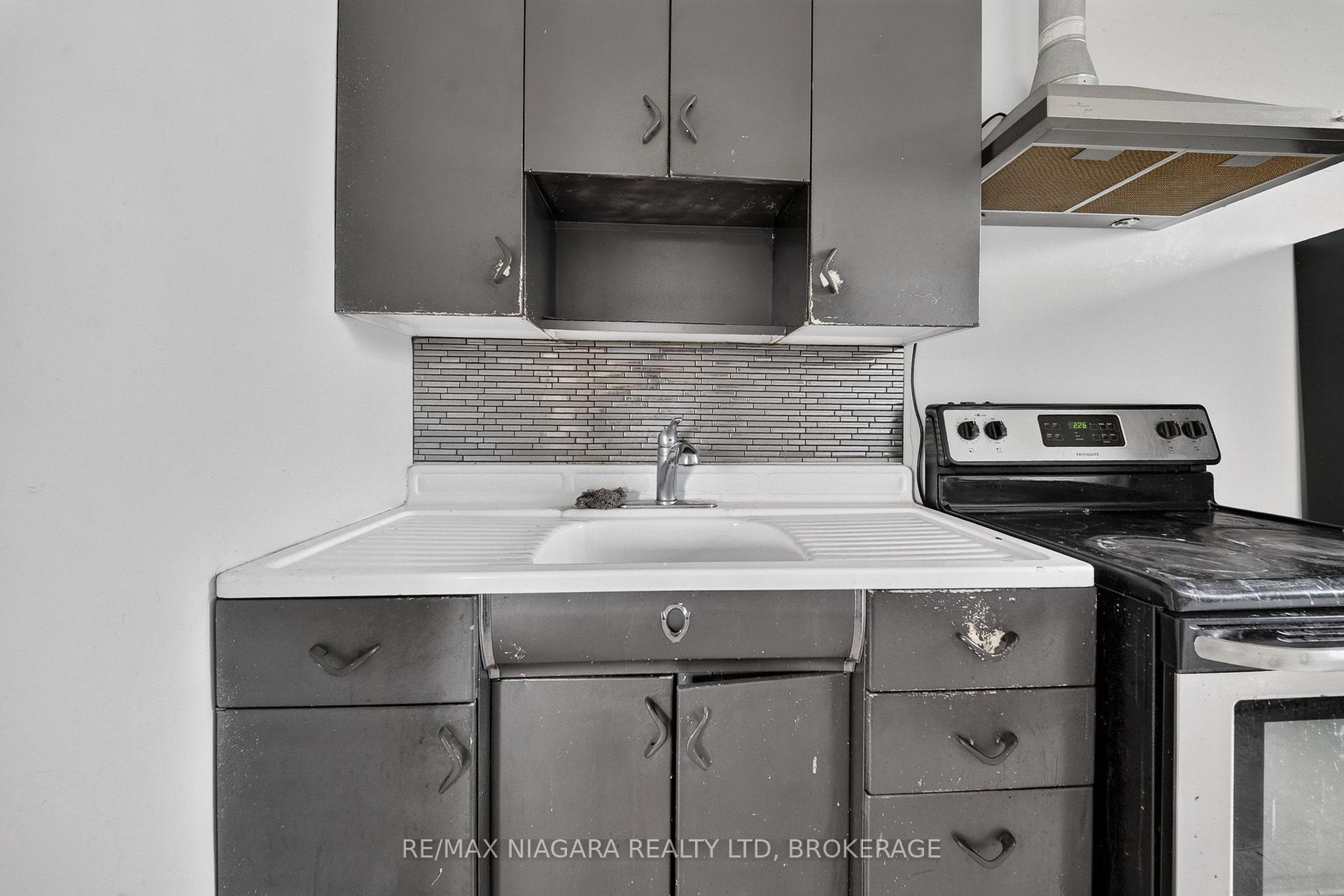 Photo 36 of 6520 Barker Street, Niagara Falls, Dorchester — HOMEH