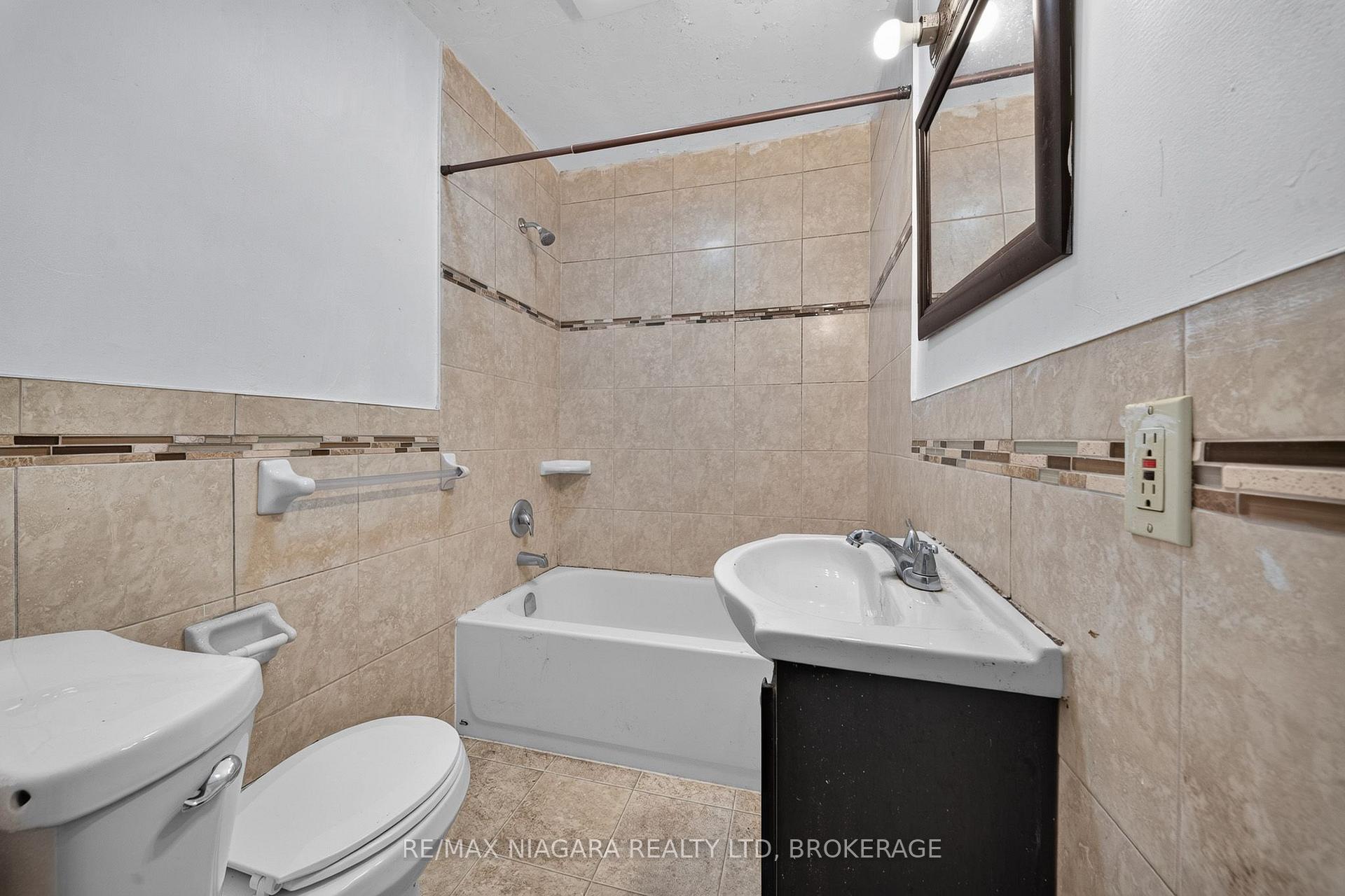 Photo 48 of 6520 Barker Street, Niagara Falls, Dorchester — HOMEH