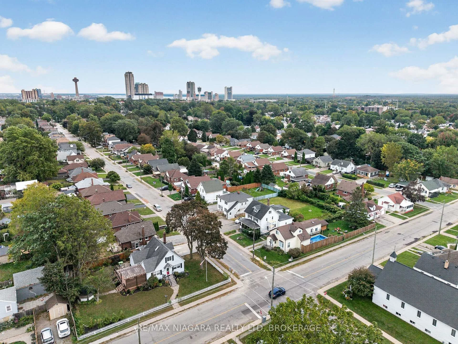 Photo 8 of 6520 Barker Street, Niagara Falls, Dorchester — HOMEH