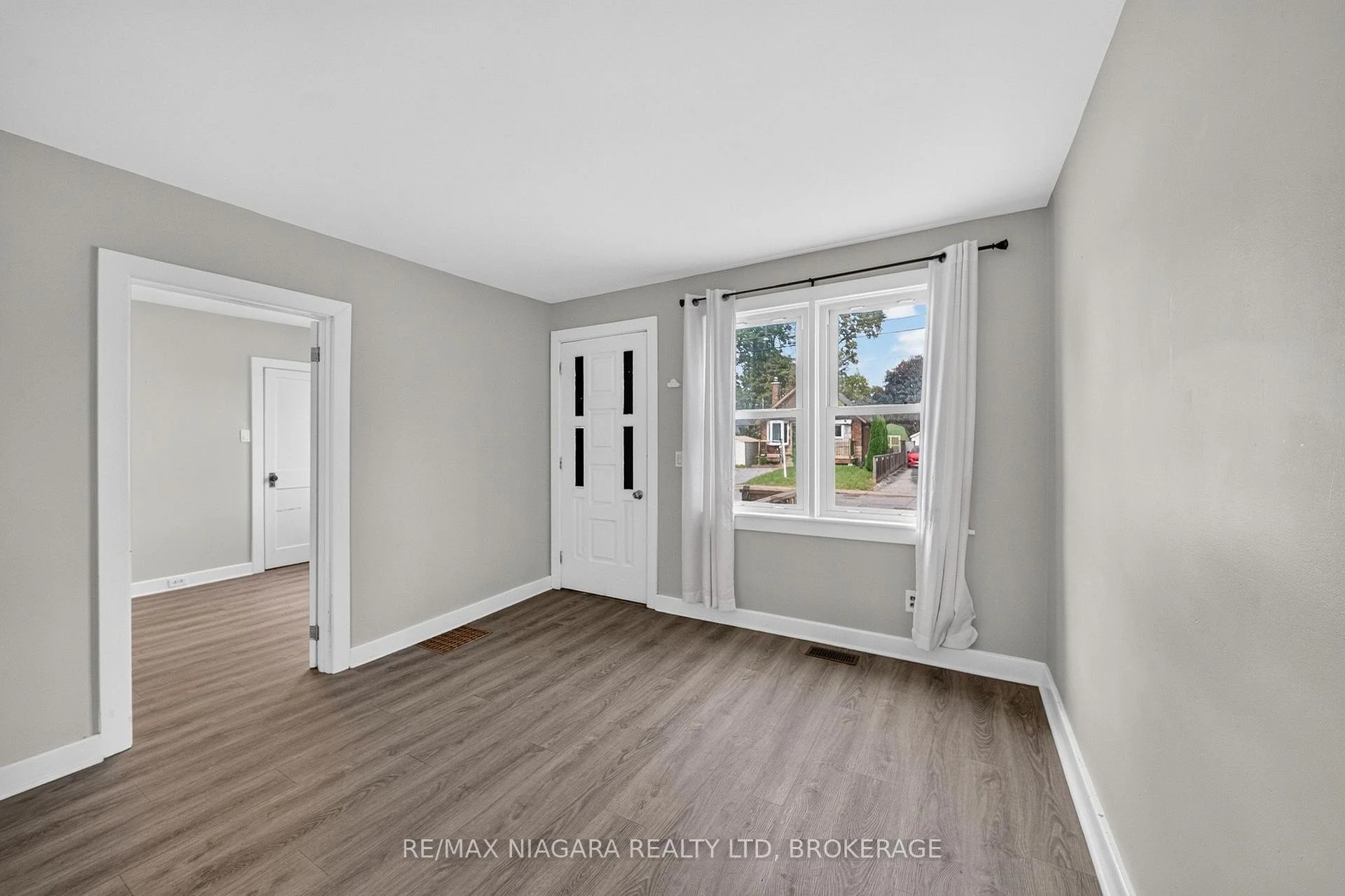 Photo 14 of 6520 Barker Street, Niagara Falls, Dorchester — HOMEH