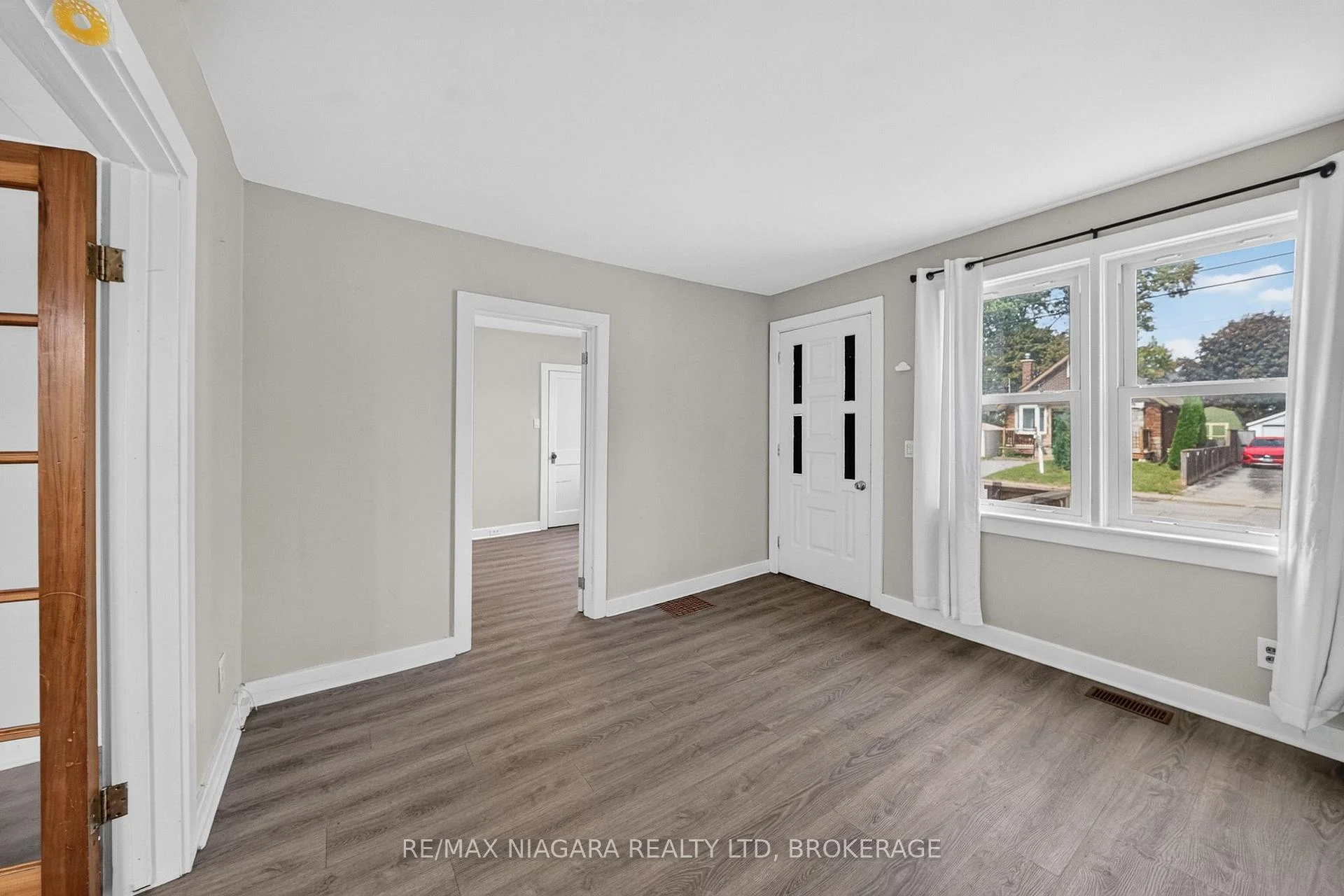 Photo 15 of 6520 Barker Street, Niagara Falls, Dorchester — HOMEH