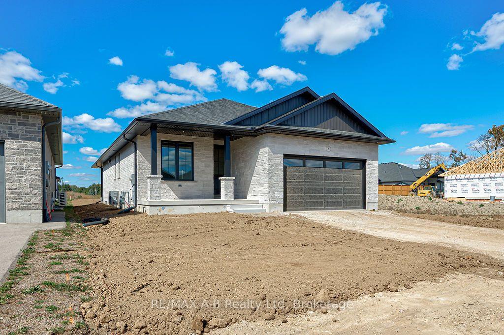 Photo 2 of 8 Orchard Drive, Stratford — HOMEH