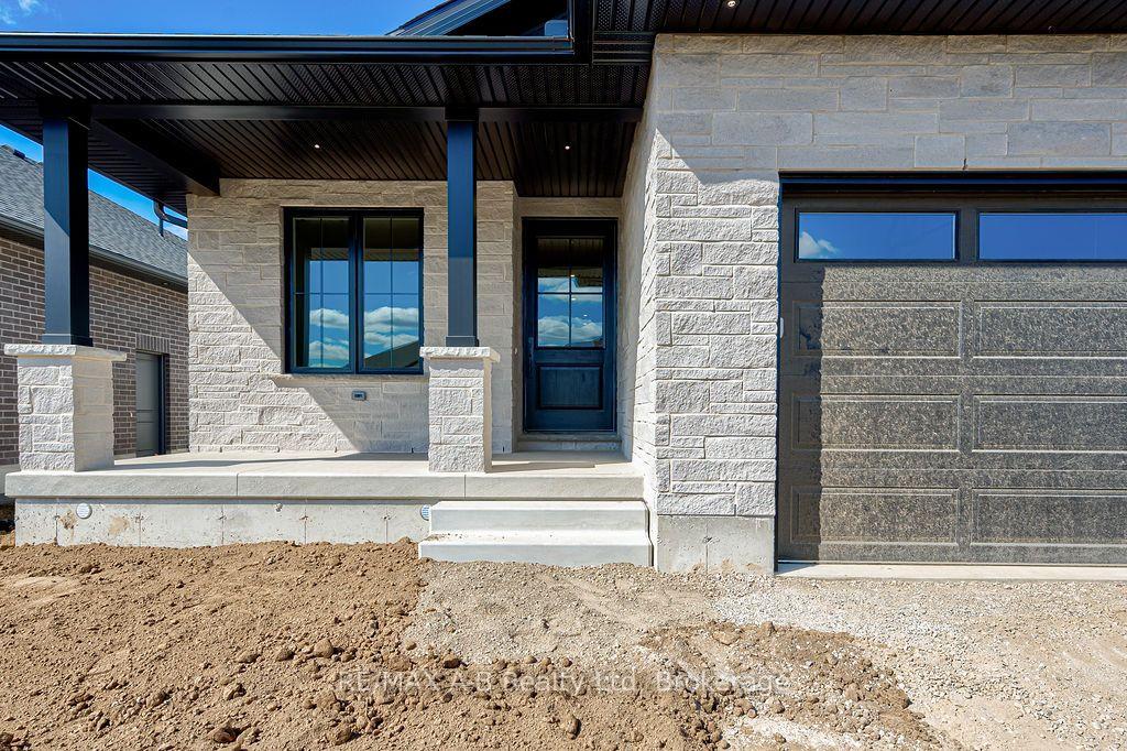Photo 3 of 8 Orchard Drive, Stratford — HOMEH
