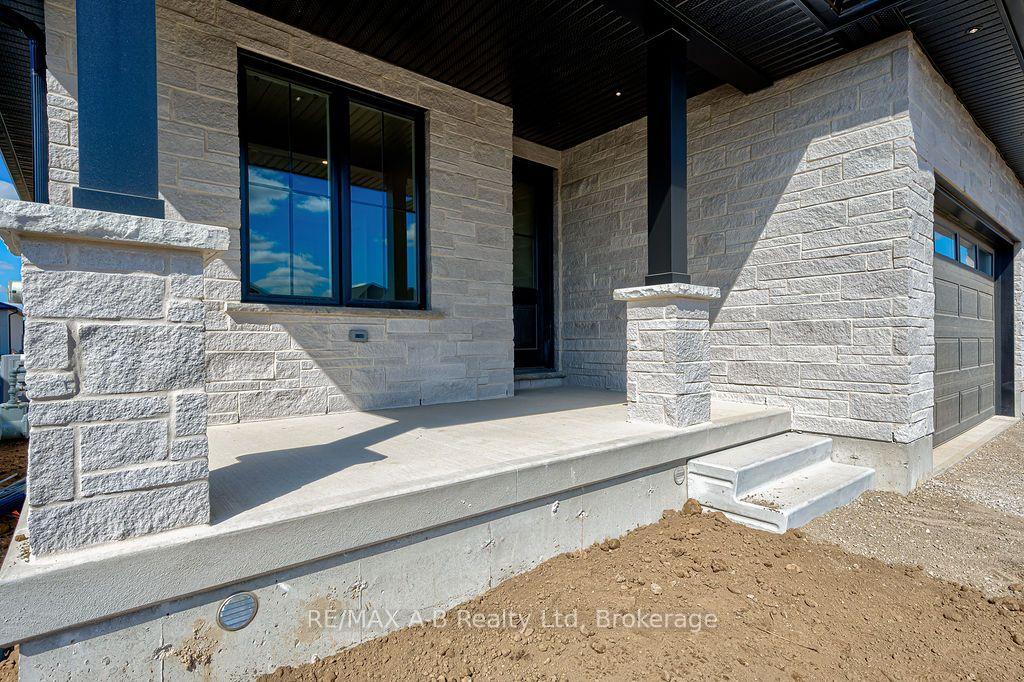 Photo 4 of 8 Orchard Drive, Stratford — HOMEH