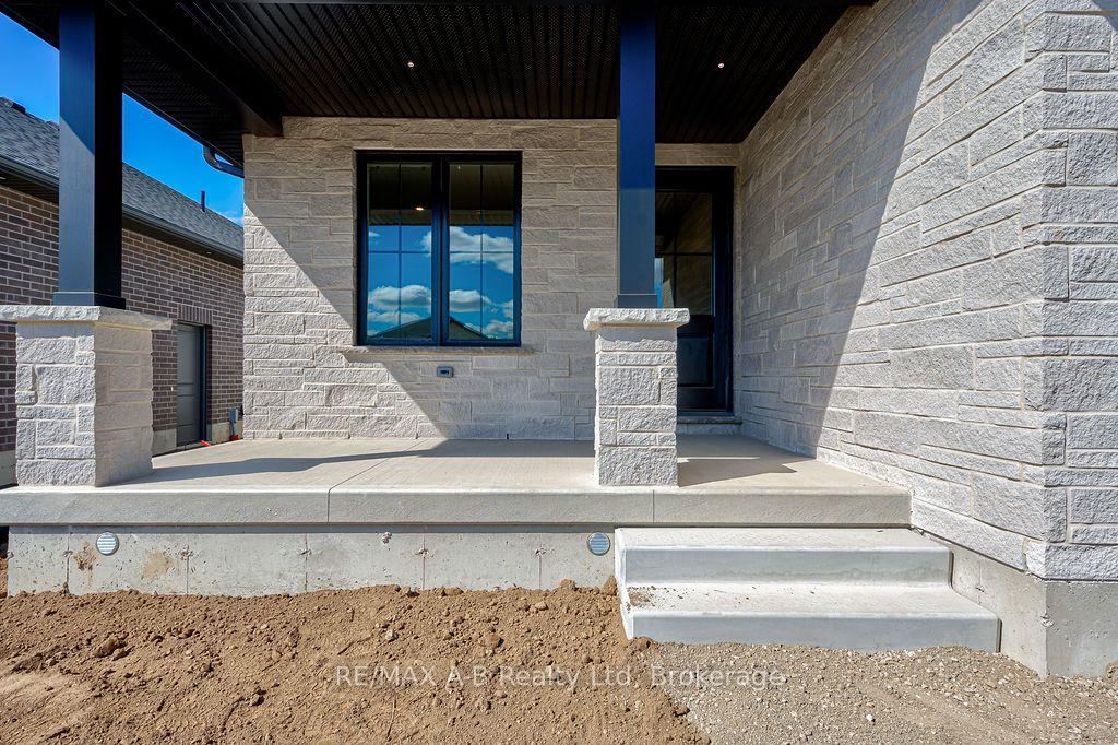 Photo 5 of 8 Orchard Drive, Stratford — HOMEH