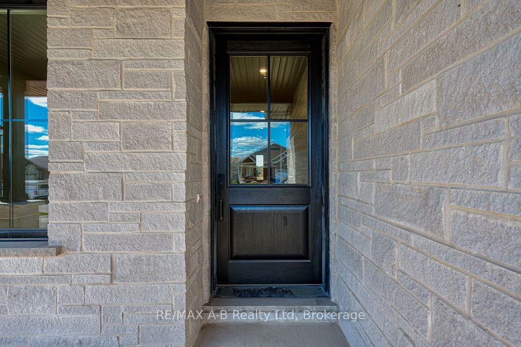 Photo 6 of 8 Orchard Drive, Stratford — HOMEH
