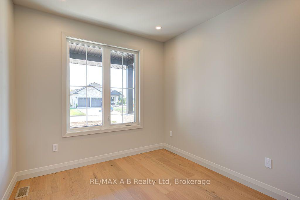Photo 10 of 8 Orchard Drive, Stratford — HOMEH