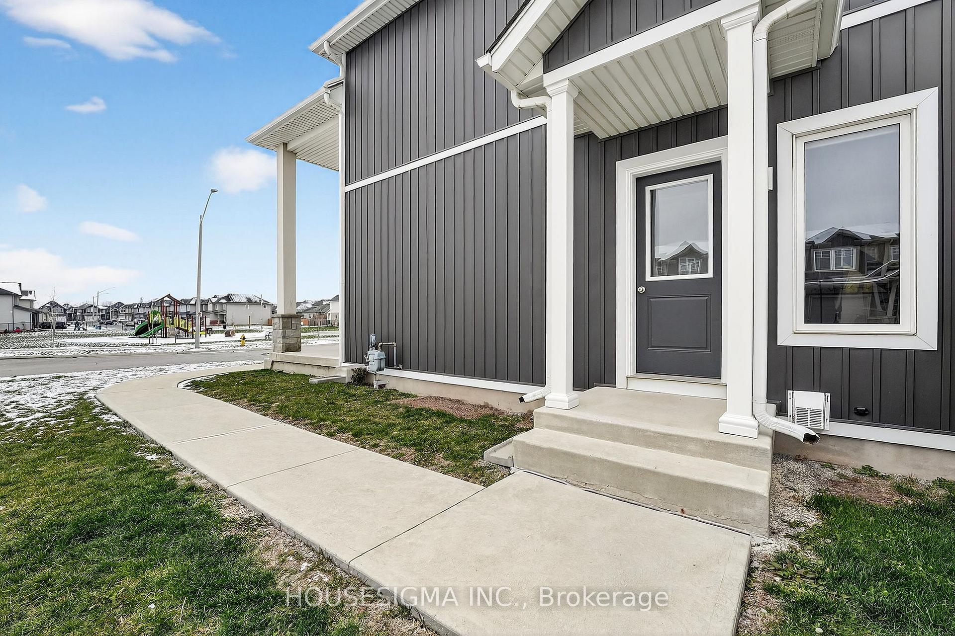 Photo 2 of 14 Lamb (Lower Level) Crescent, Thorold, Hurricane/Merrittville — HOMEH