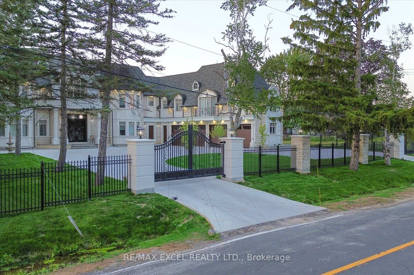 Photo 6 of 28 Personna Boulevard, Markham, Devil's Elbow — HOMEH
