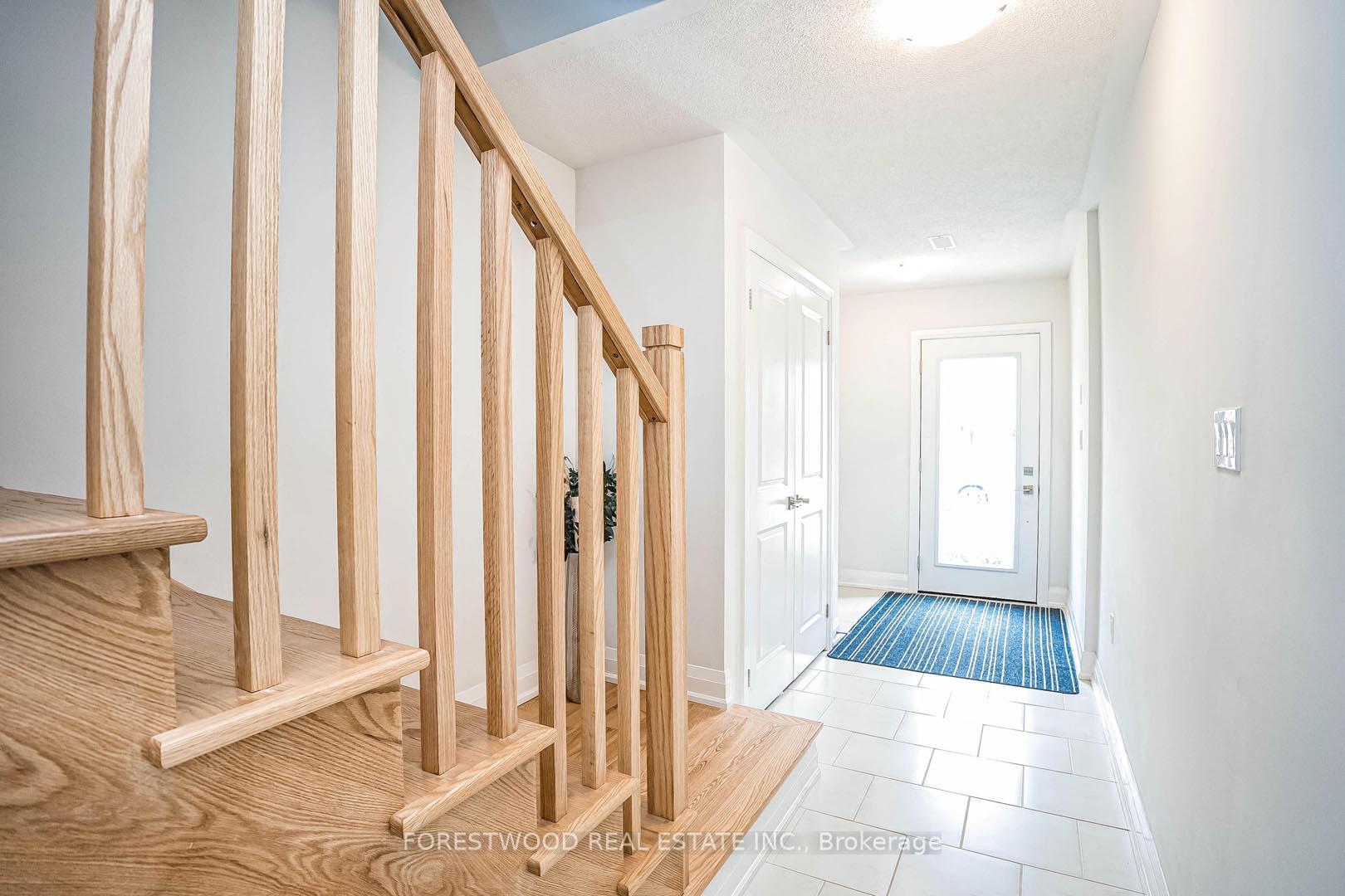 Photo 4 of 53 Humberstone Drive, Halton Hills, Georgetown — HOMEH
