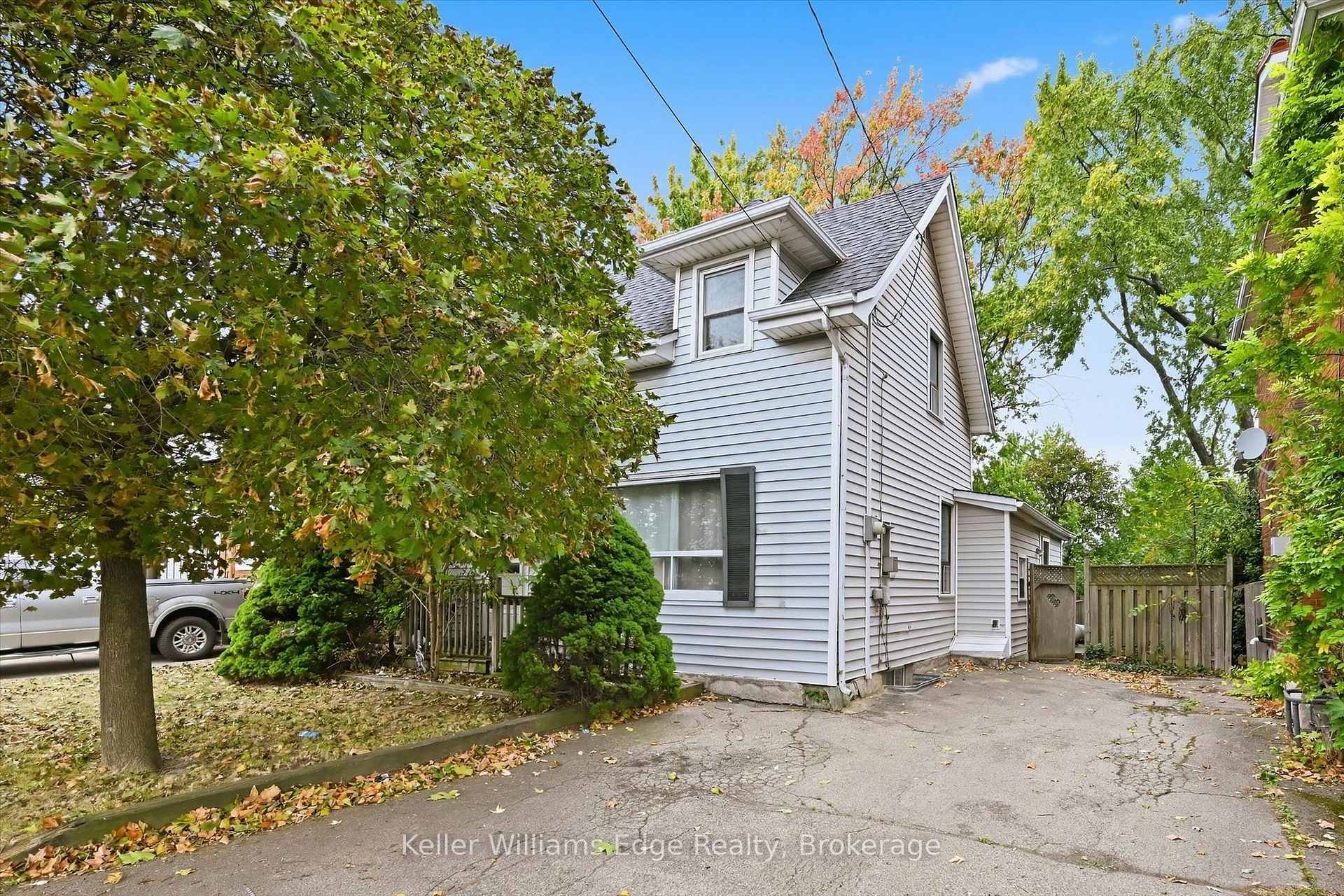 Photo of 24 Brucedale Avenue W