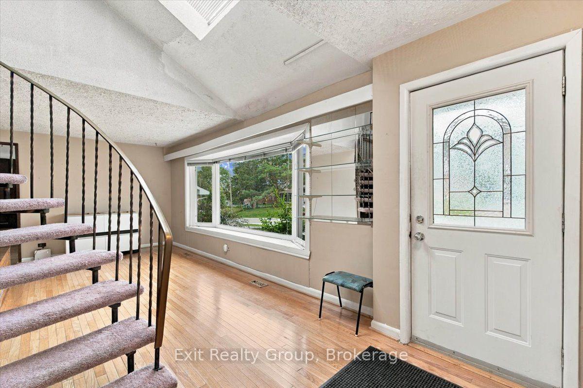 Photo 5 of 102 Orchard Drive, Belleville, Belleville Ward — HOMEH