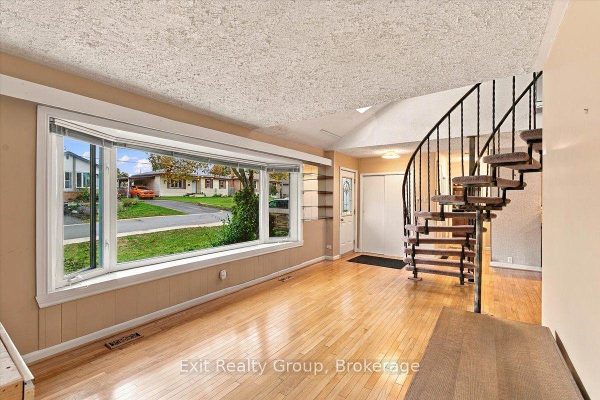 Photo 7 of 102 Orchard Drive, Belleville, Belleville Ward — HOMEH