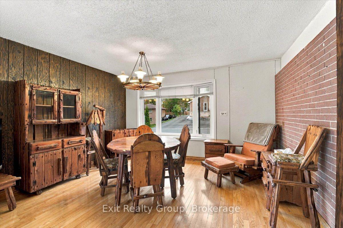 Photo 12 of 102 Orchard Drive, Belleville, Belleville Ward — HOMEH