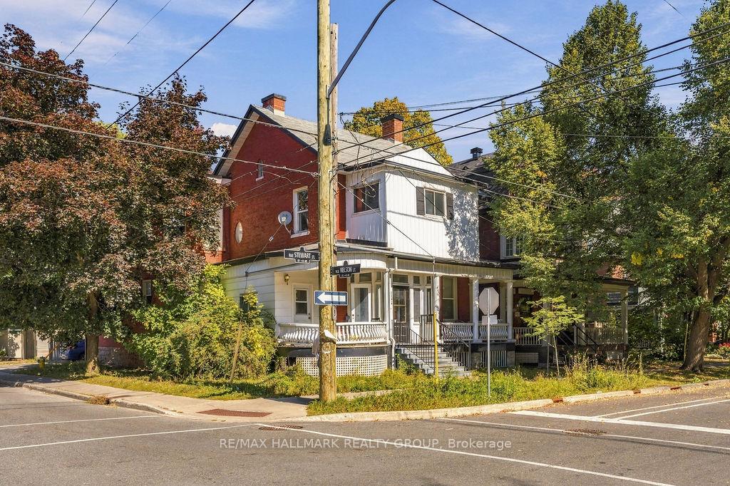 Photo 2 of Unit 2, 155 Stewart Street, Ottawa, Sandy Hill — HOMEH