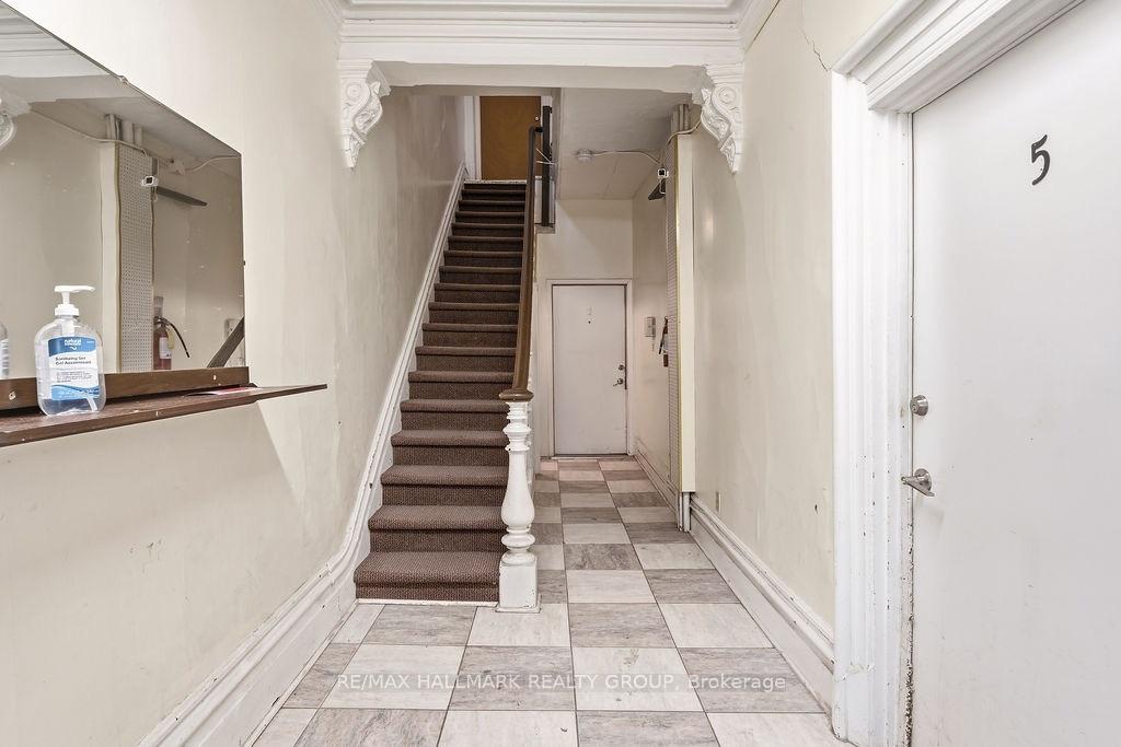 Photo 4 of Unit 2, 155 Stewart Street, Ottawa, Sandy Hill — HOMEH