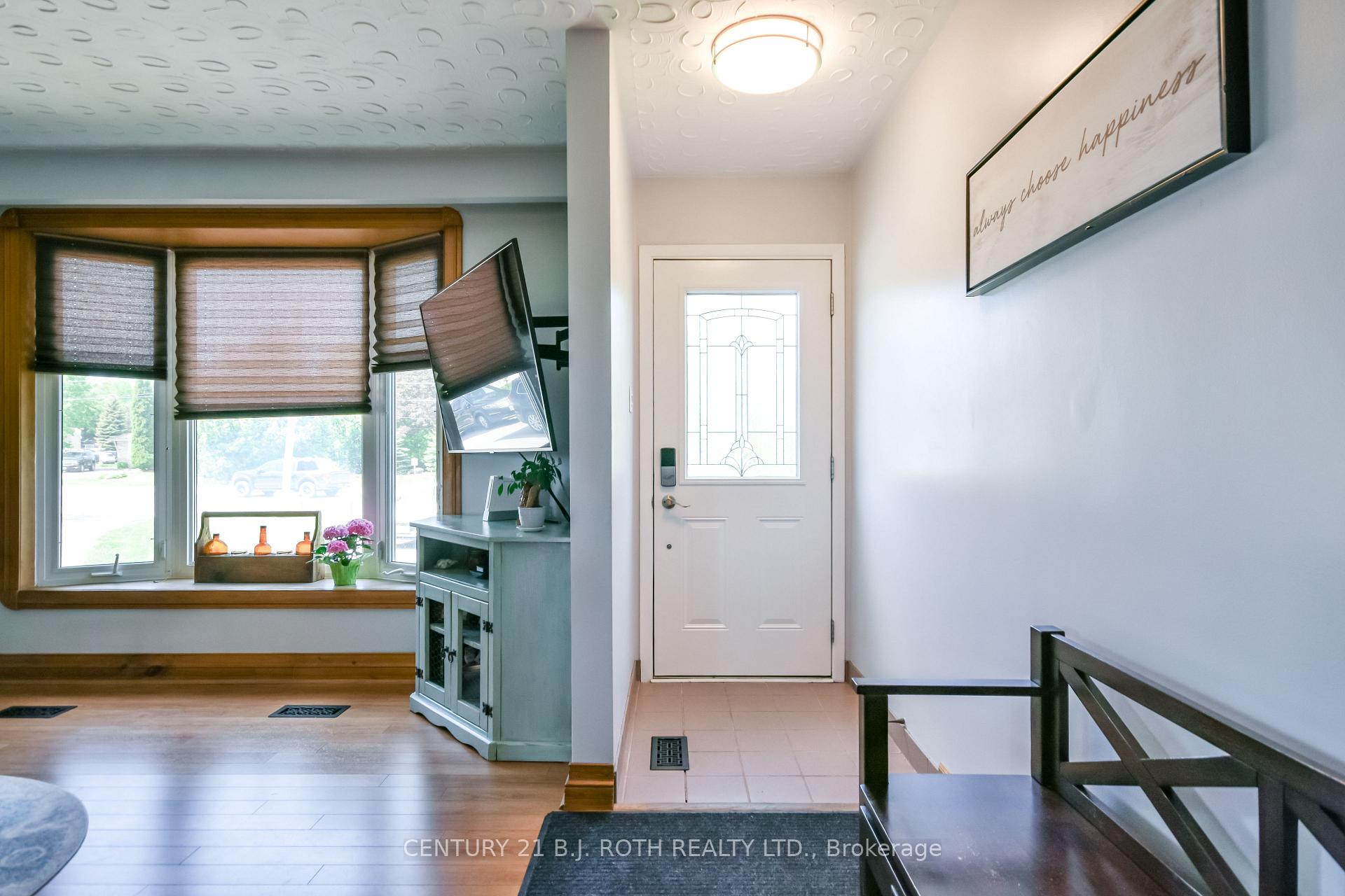 Photo 8 of 671 Simcoe Road, Bradford West Gwillimbury, Bradford — HOMEH