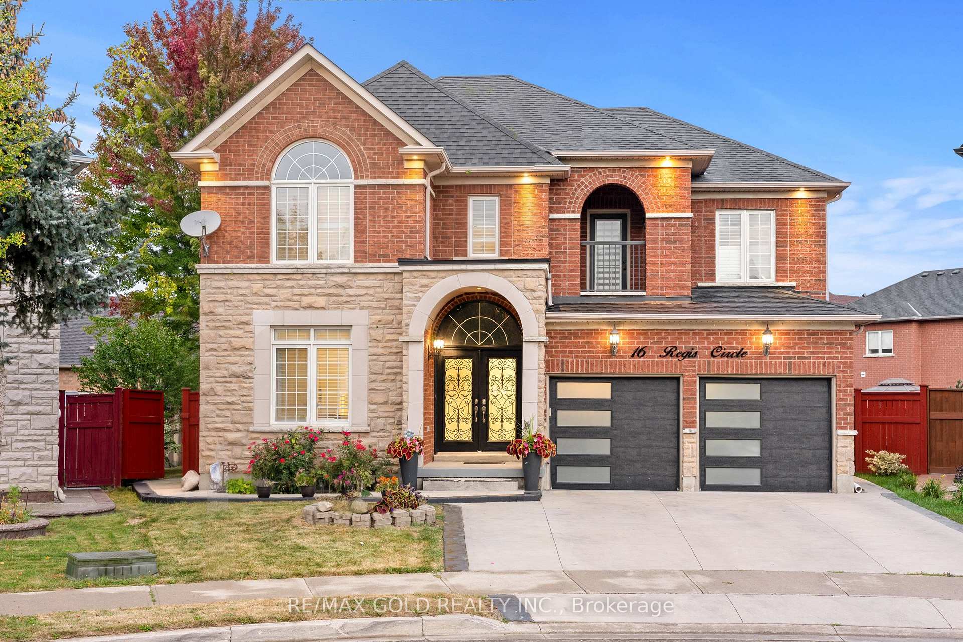 Photo 2 of 16 Regis Circle, Brampton, Vales of Castlemore North — HOMEH