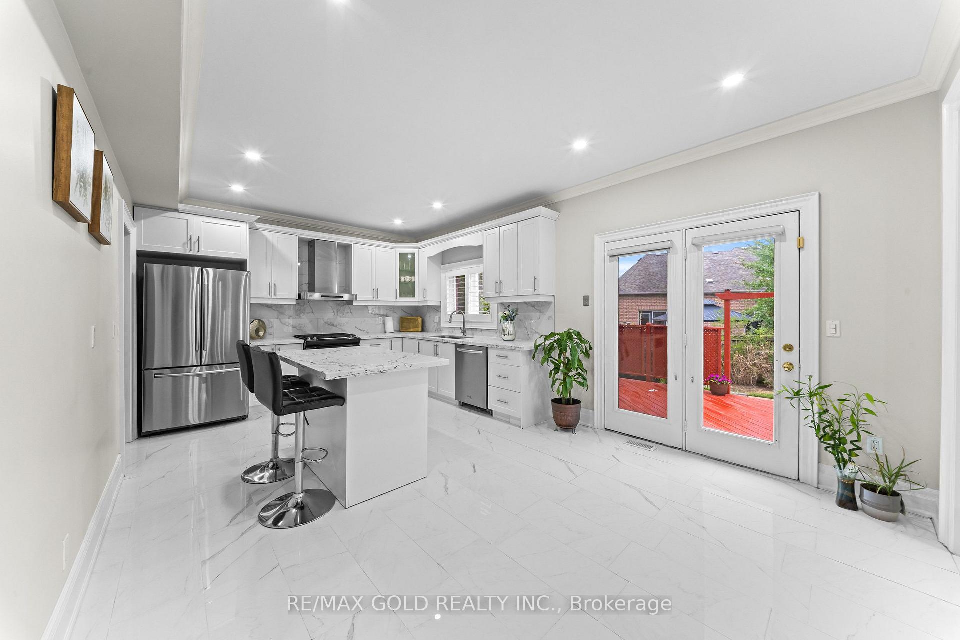 Photo 8 of 16 Regis Circle, Brampton, Vales of Castlemore North — HOMEH