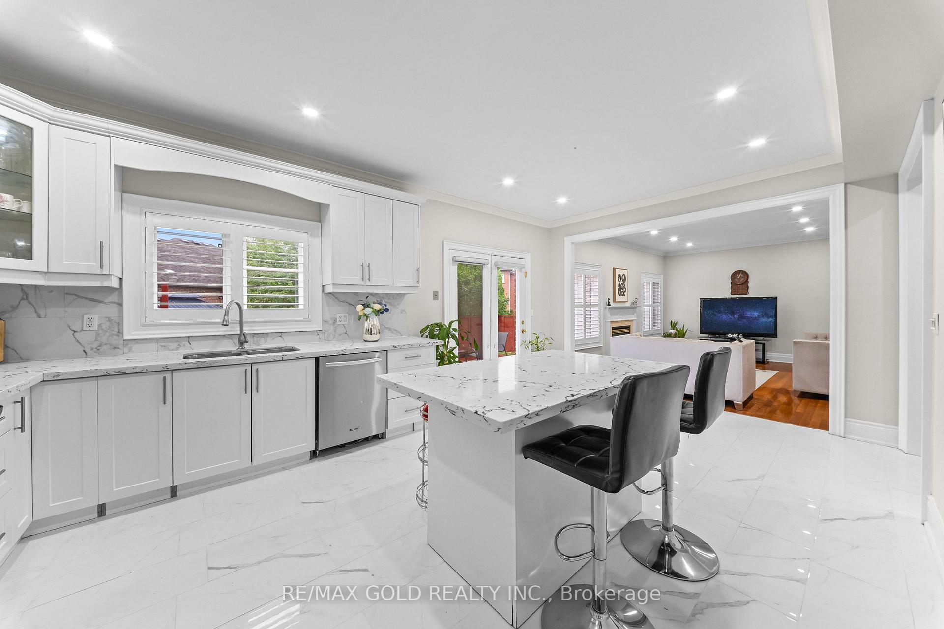 Photo 10 of 16 Regis Circle, Brampton, Vales of Castlemore North — HOMEH