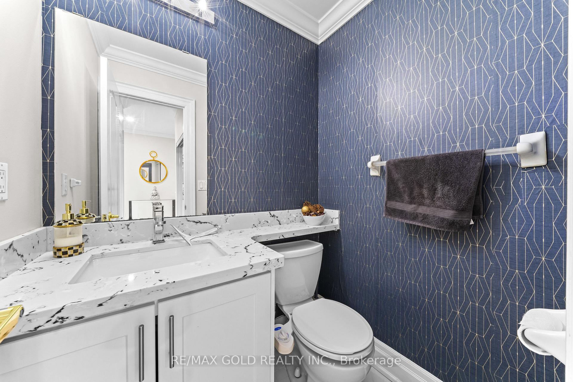 Photo 14 of 16 Regis Circle, Brampton, Vales of Castlemore North — HOMEH