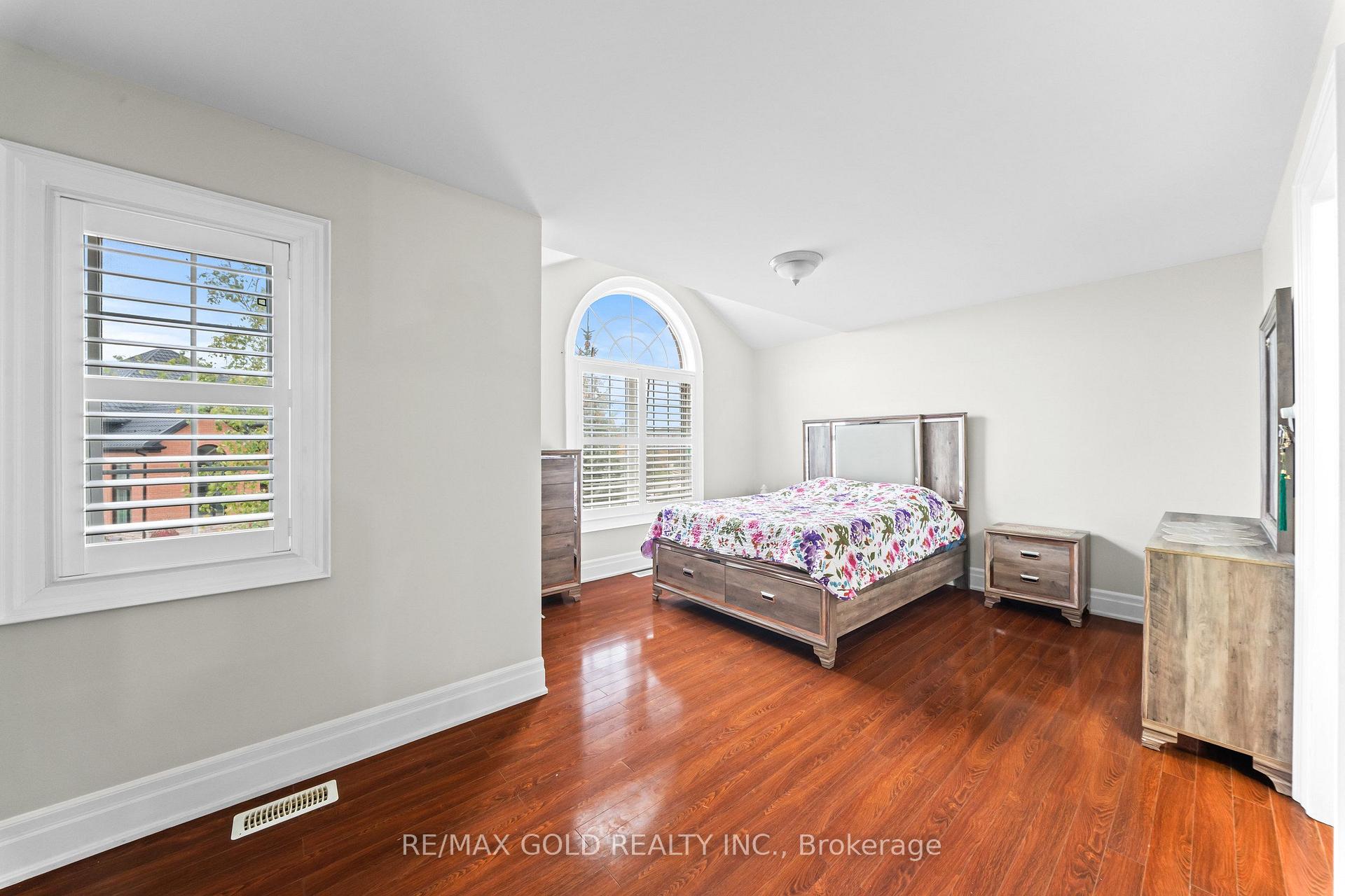 Photo 21 of 16 Regis Circle, Brampton, Vales of Castlemore North — HOMEH
