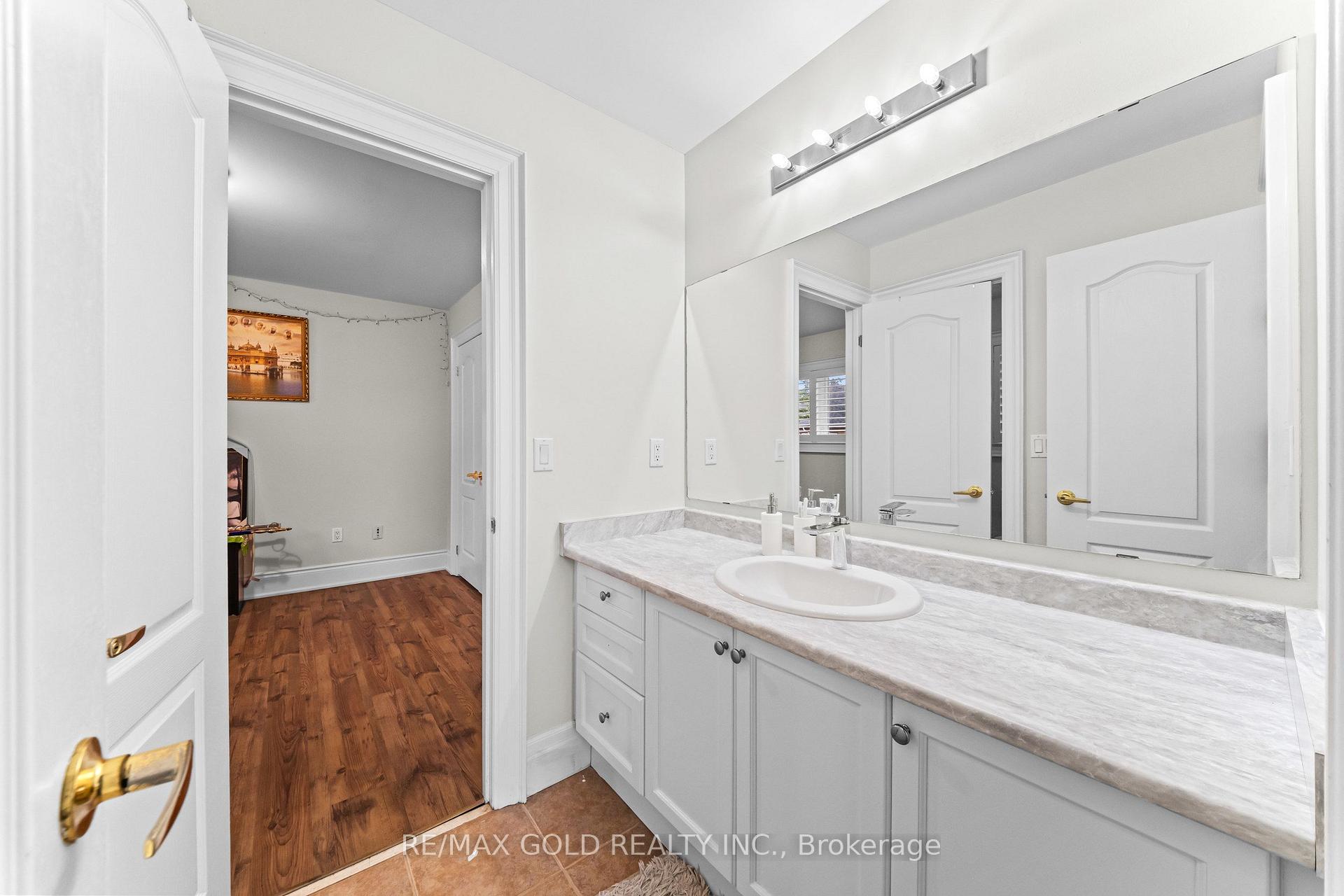 Photo 22 of 16 Regis Circle, Brampton, Vales of Castlemore North — HOMEH