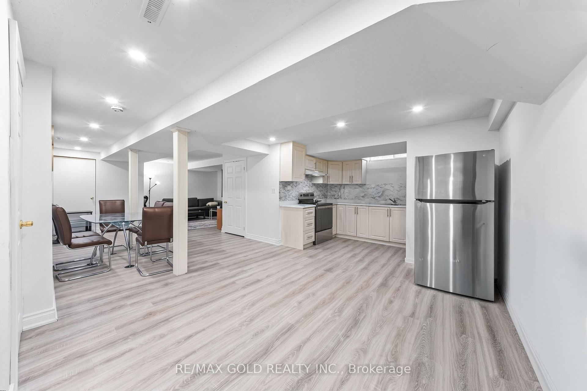 Photo 25 of 16 Regis Circle, Brampton, Vales of Castlemore North — HOMEH