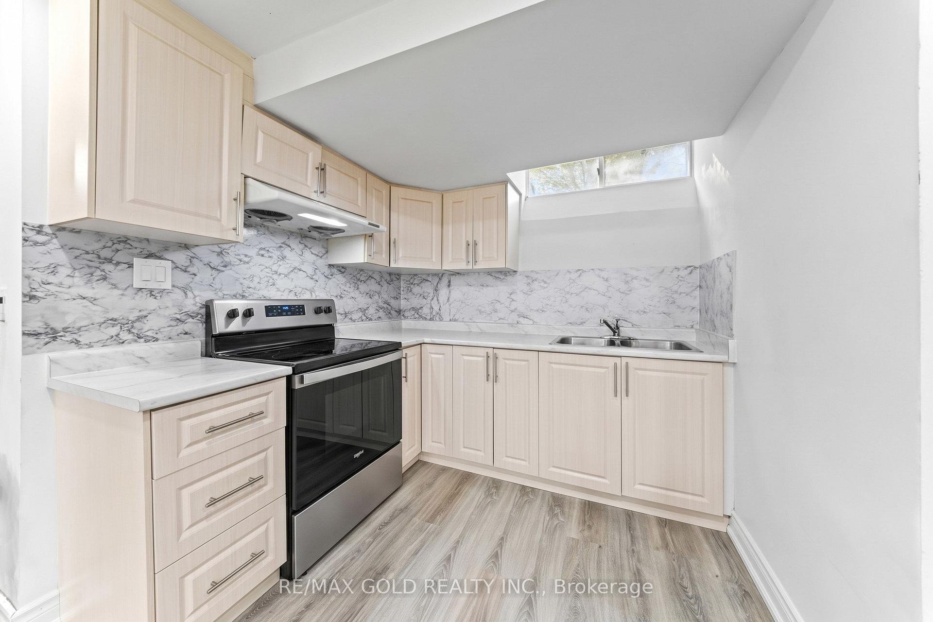 Photo 26 of 16 Regis Circle, Brampton, Vales of Castlemore North — HOMEH