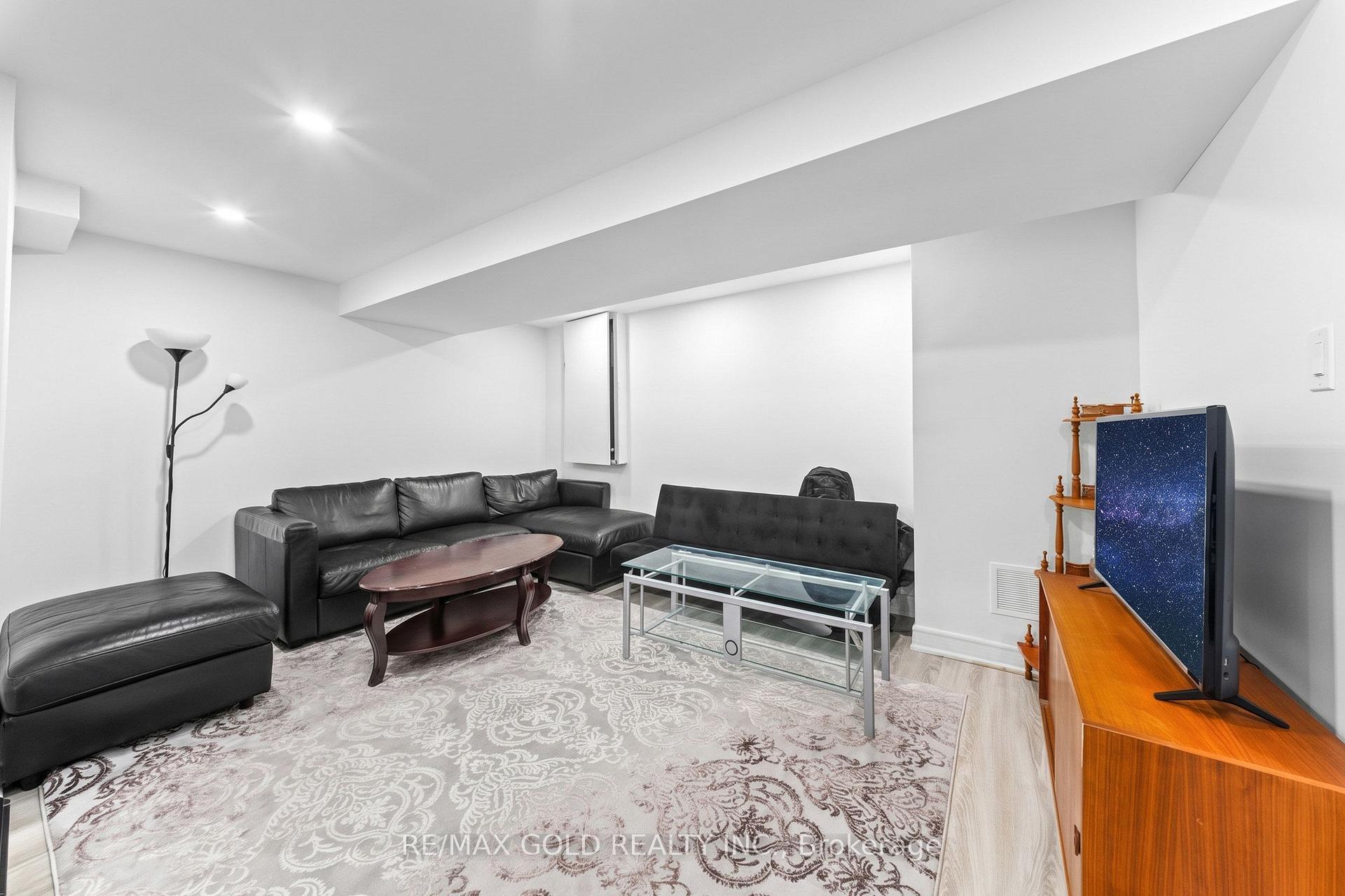 Photo 27 of 16 Regis Circle, Brampton, Vales of Castlemore North — HOMEH