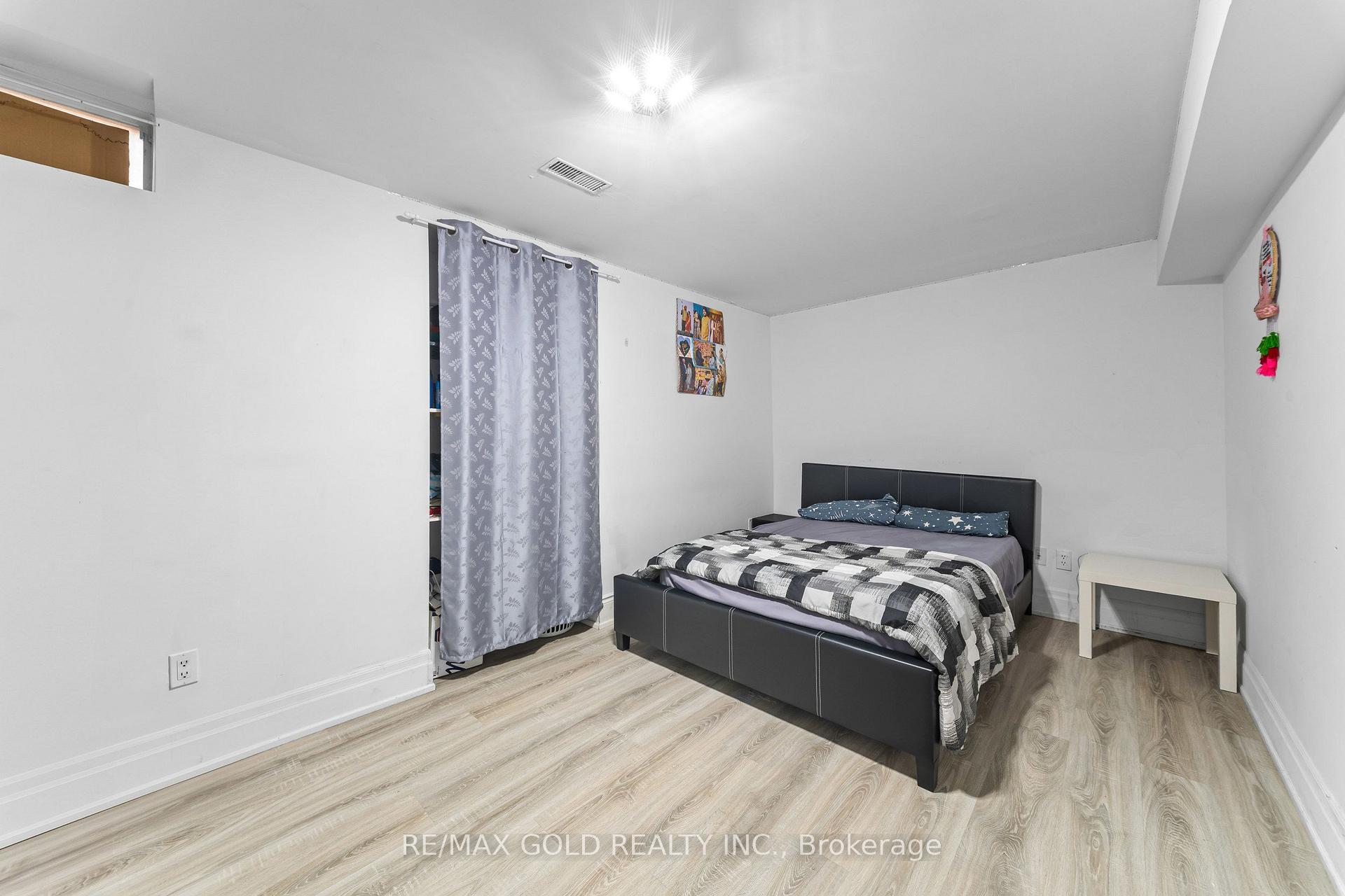 Photo 29 of 16 Regis Circle, Brampton, Vales of Castlemore North — HOMEH