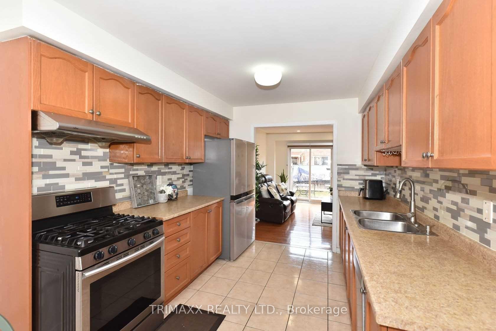 Photo 6 of 22 Quailvalley Drive, Brampton, Sandringham-Wellington — HOMEH