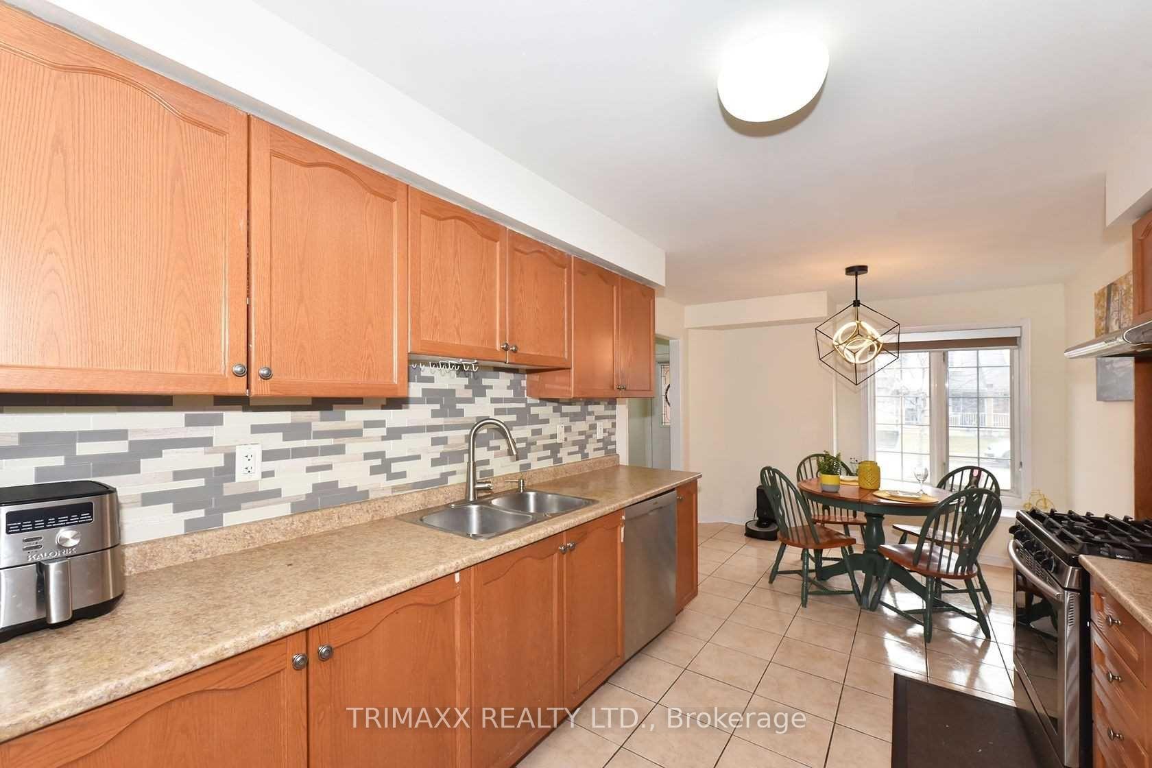 Photo 7 of 22 Quailvalley Drive, Brampton, Sandringham-Wellington — HOMEH