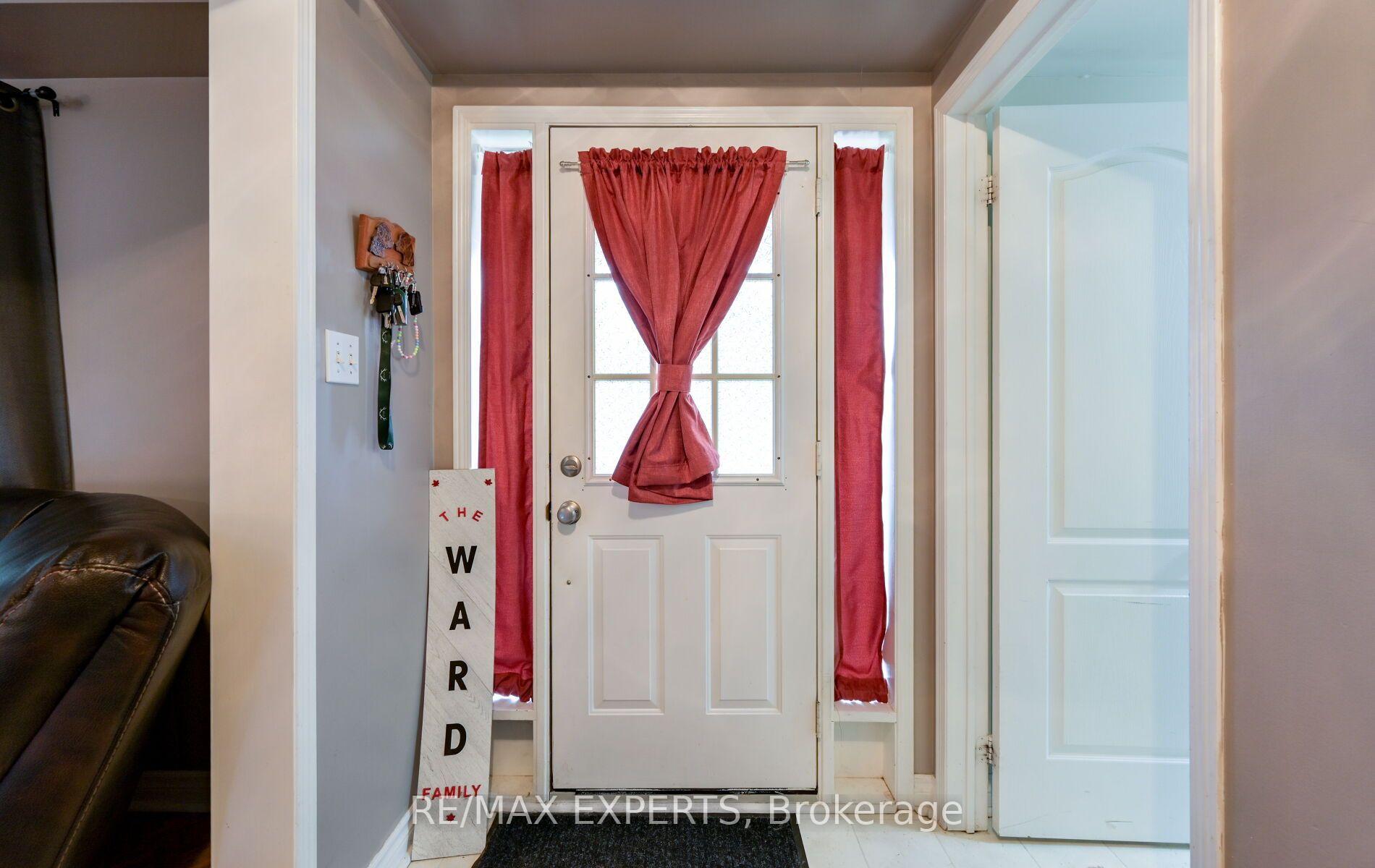 Photo 5 of 60 Darling Crescent, New Tecumseth, Alliston — HOMEH