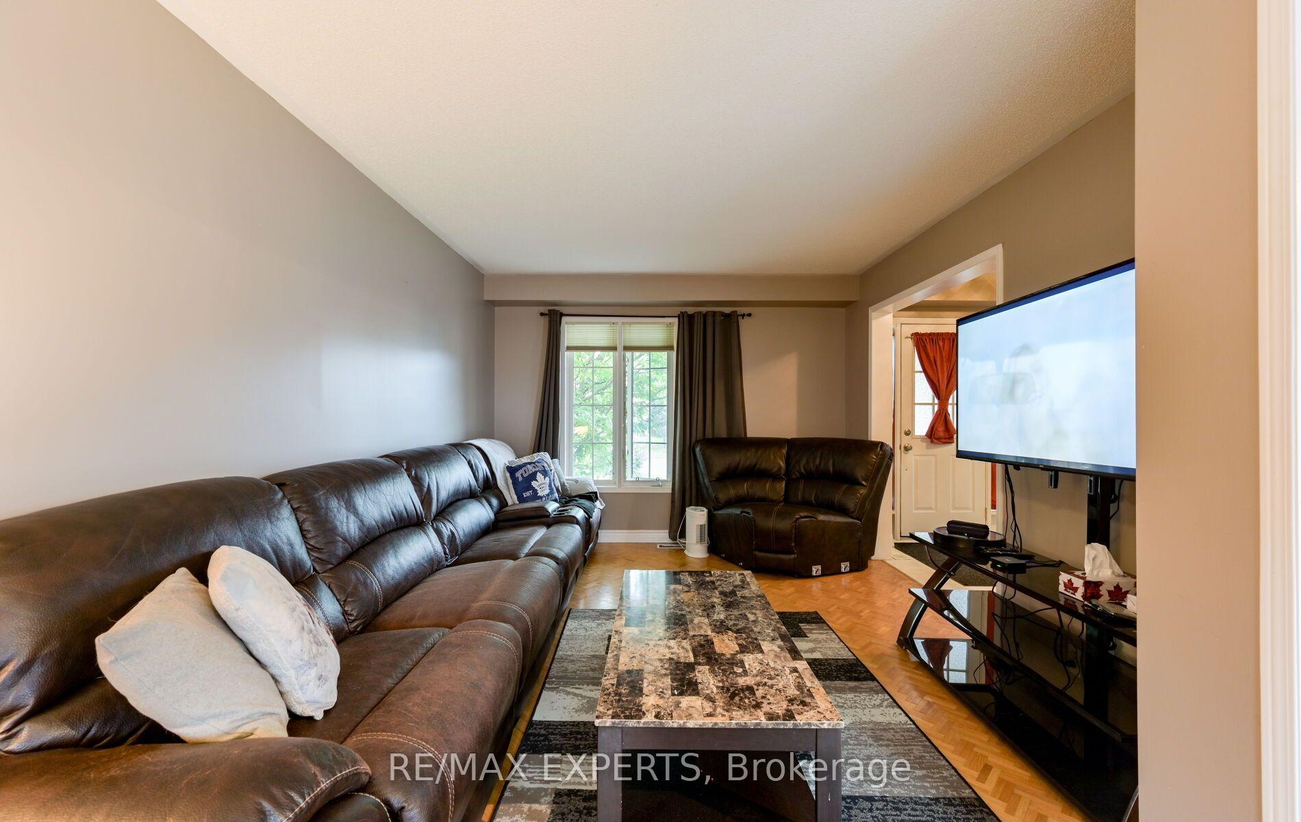 Photo 10 of 60 Darling Crescent, New Tecumseth, Alliston — HOMEH
