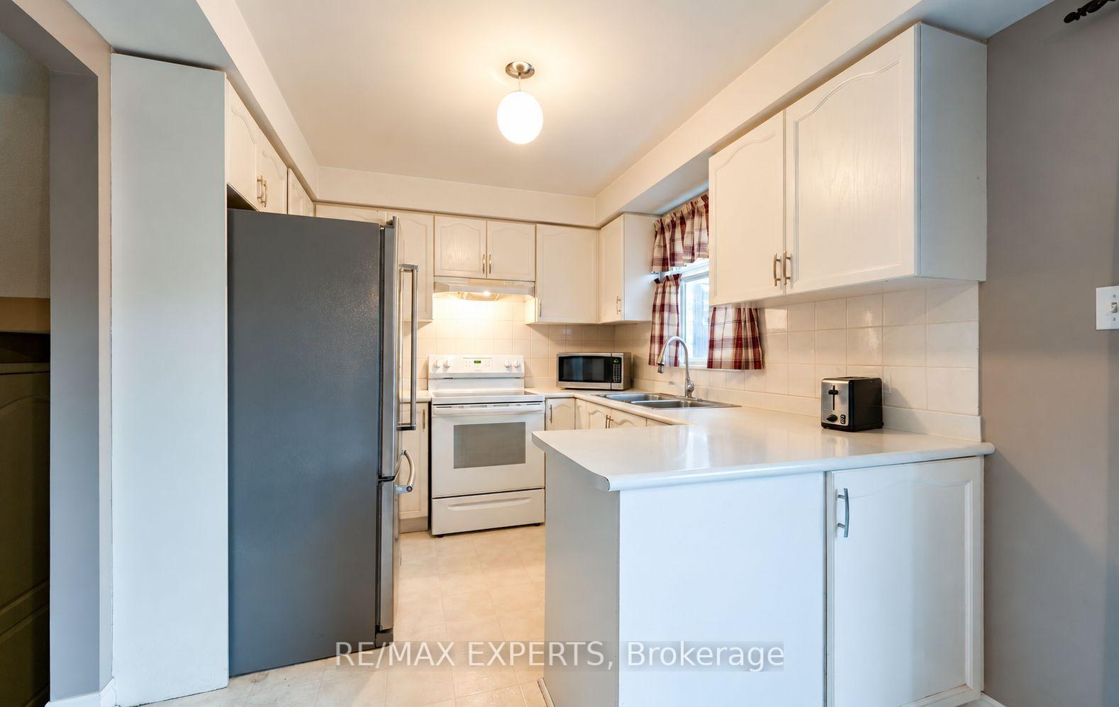 Photo 14 of 60 Darling Crescent, New Tecumseth, Alliston — HOMEH