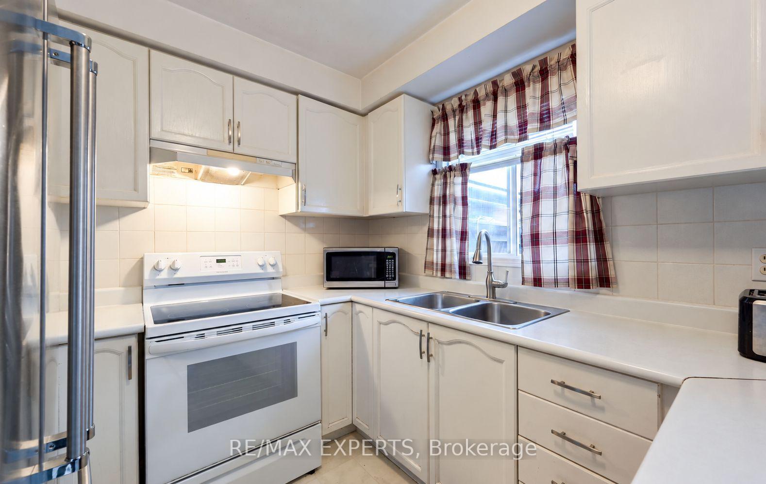 Photo 15 of 60 Darling Crescent, New Tecumseth, Alliston — HOMEH